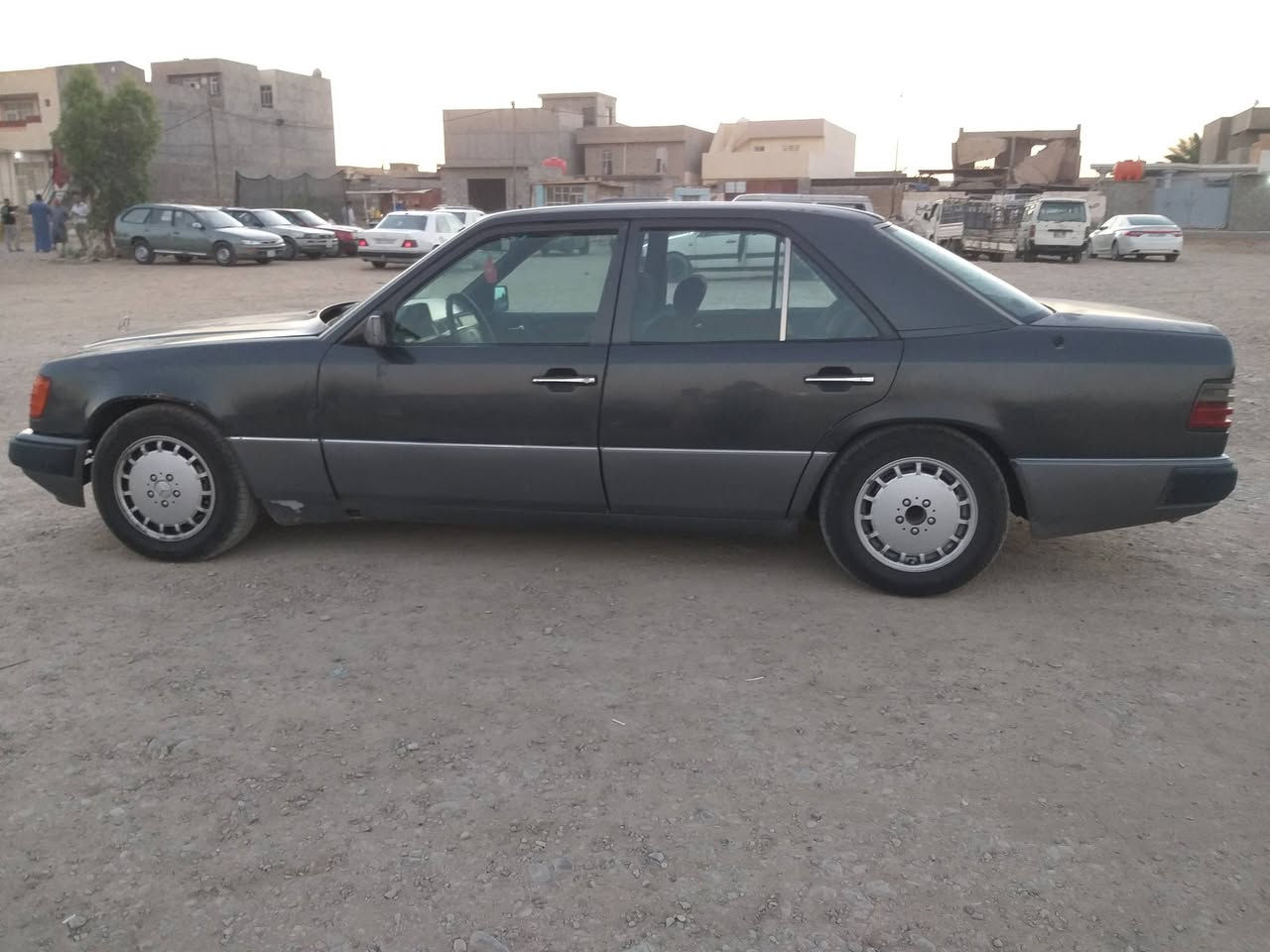 مرسيدس للبيع موديل 91
محرك بطة 3000
السعر 63وبي مجال بسيط 
***********
