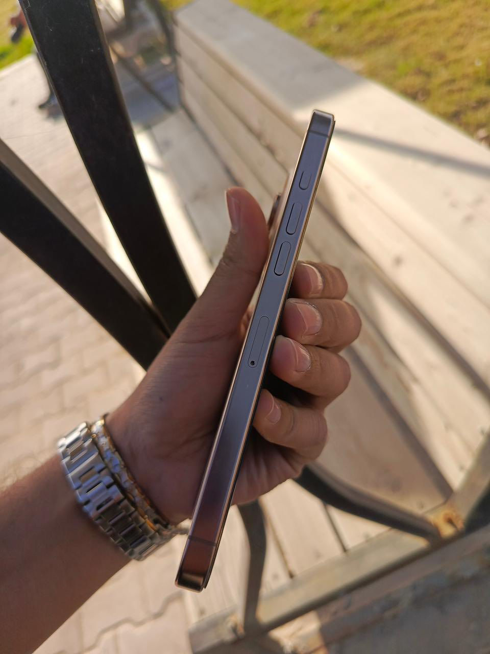 السلام عليكم 
أيفون ١٦ برو ماكس 
بطاريه ٩٩ نضافه ١٠٠/١٠٠ شرق اوسط 
المكان ديوانيه
اتصل ***********
