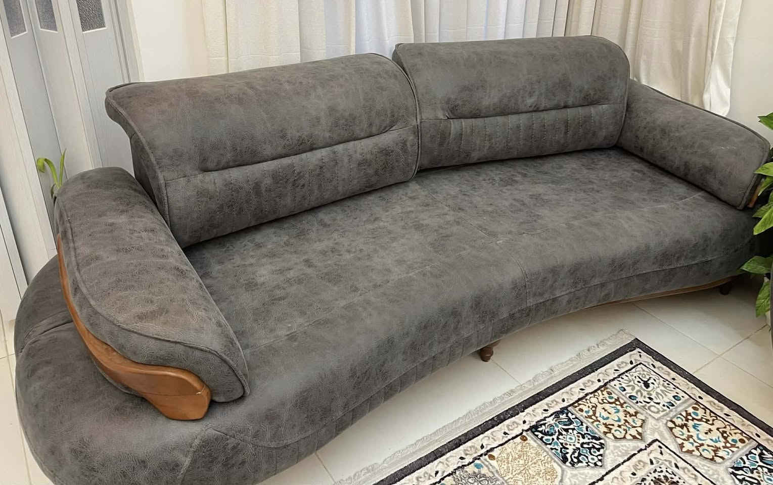 تخم للبيع اخو جديد  عشر مقاعد اربعة كراسي  و ثنين كبار ام ٣ نفرات
 ماخذتة بمليون وربع اريدة ب٩٠٠


**إذا كنت صاحب هذا الإعلان وتريد حذفه لأي سبب، رجاءا أرسل رسالة إلى الدعم الفني**