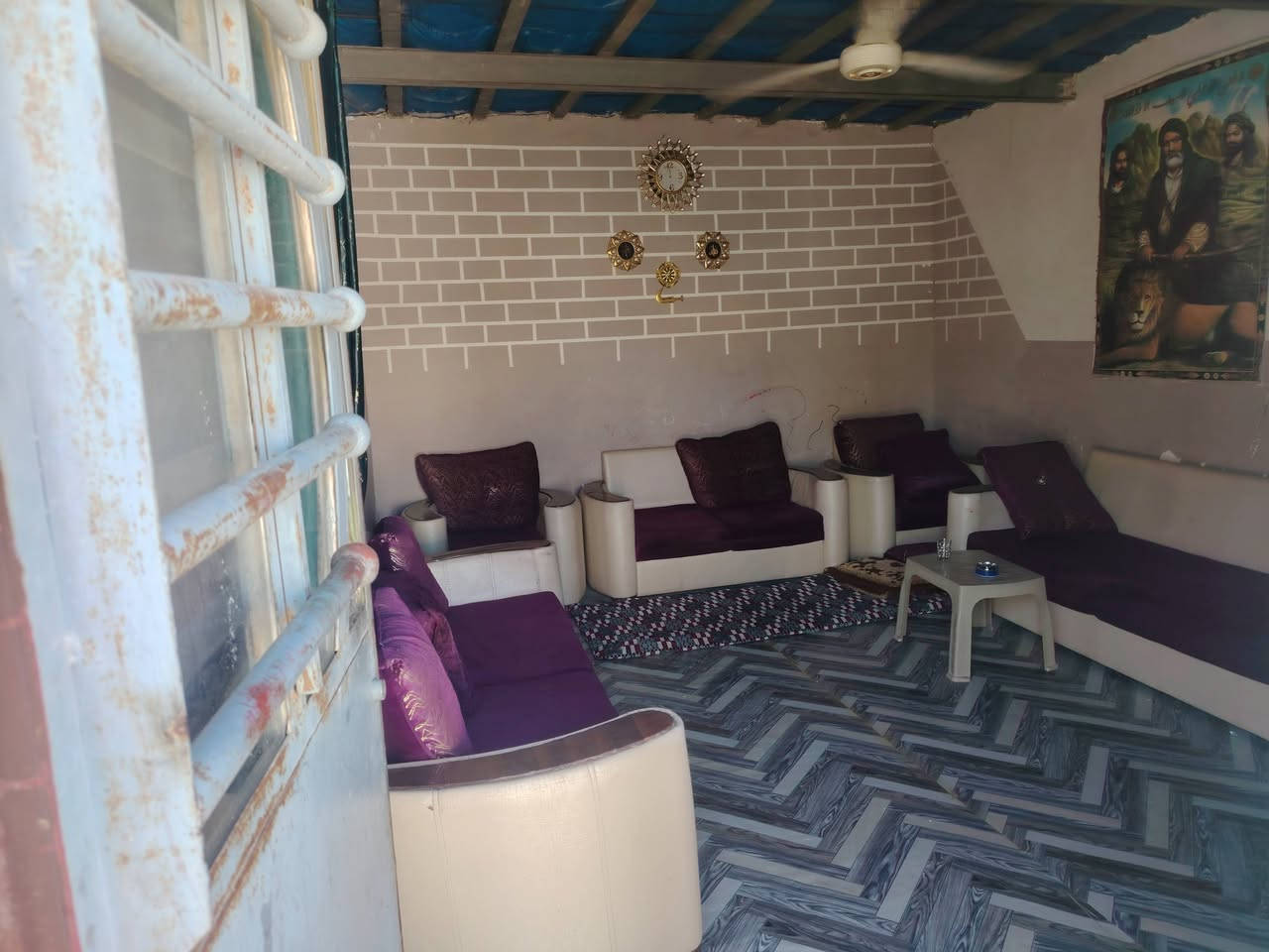 السلام عليكم.. بيت تجاوز   بل علكايه قرب جامع زهراء للبيع.. وهاذا رقم صاحب البيت ***********
