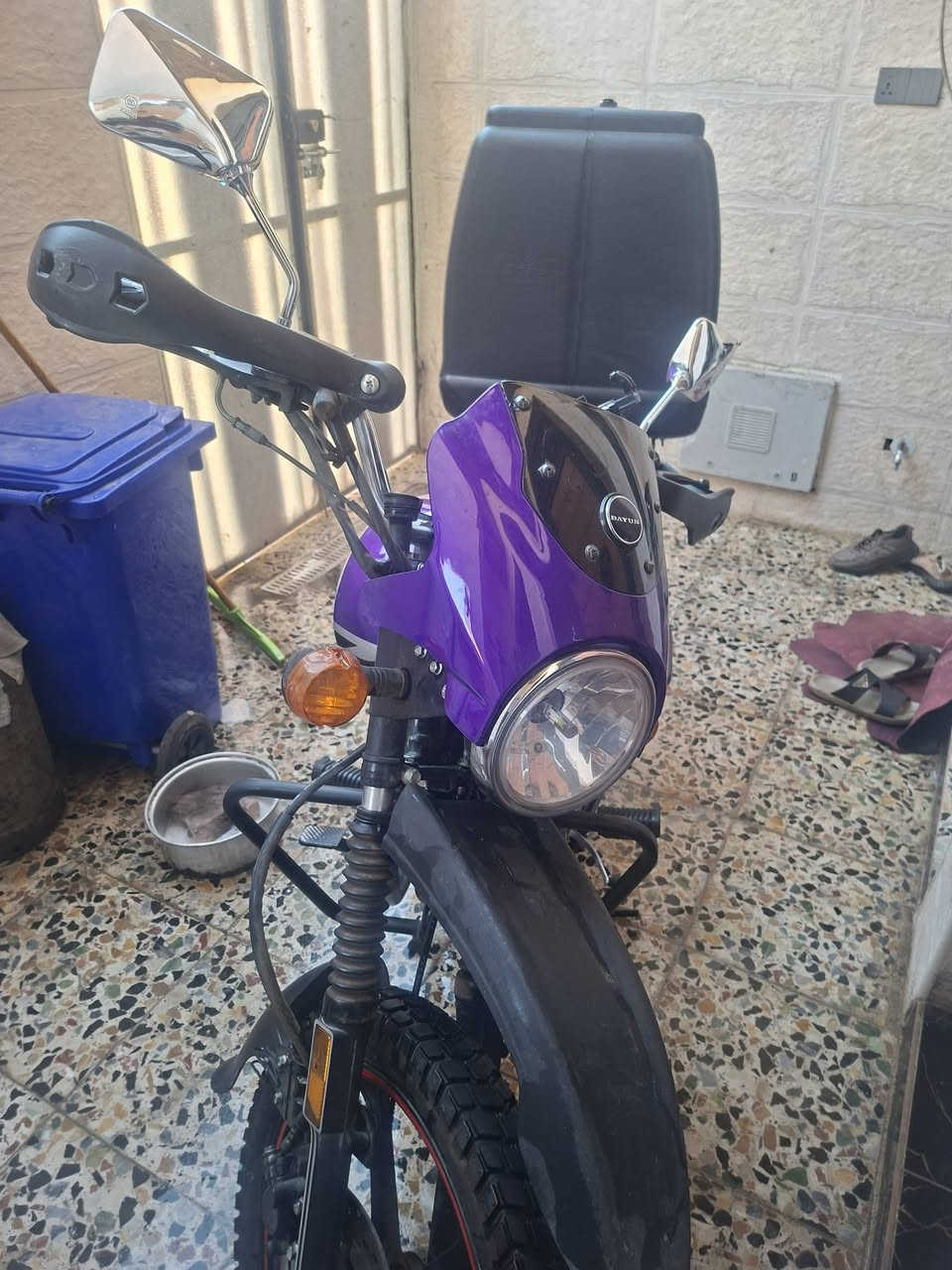 دايوان موديل 25 شهر 12 دراجة  فول  رقم بغداد انكليزي   ويجي وياه صندوق السعر 2750 وبيه مجال حك الجية رقم ***********
