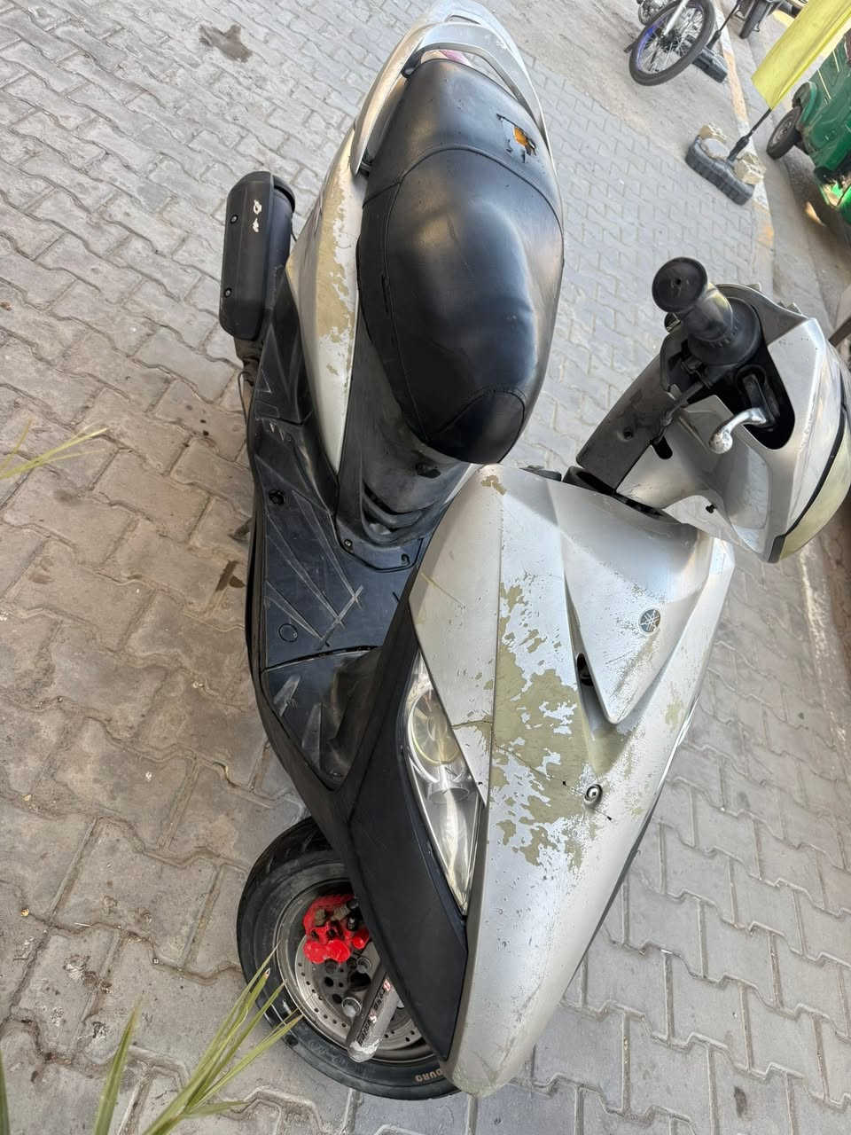 السلام عليكم دراجه ثعلب للبيع دراجه مال رمبه مستعمله نضيفه مكينه بلاديه ملاحظات بسيطه بيها السعر 675 الف وبيها مجال للشراي التواصل على الرقم 
***********
العنوان بغداد الحريه
