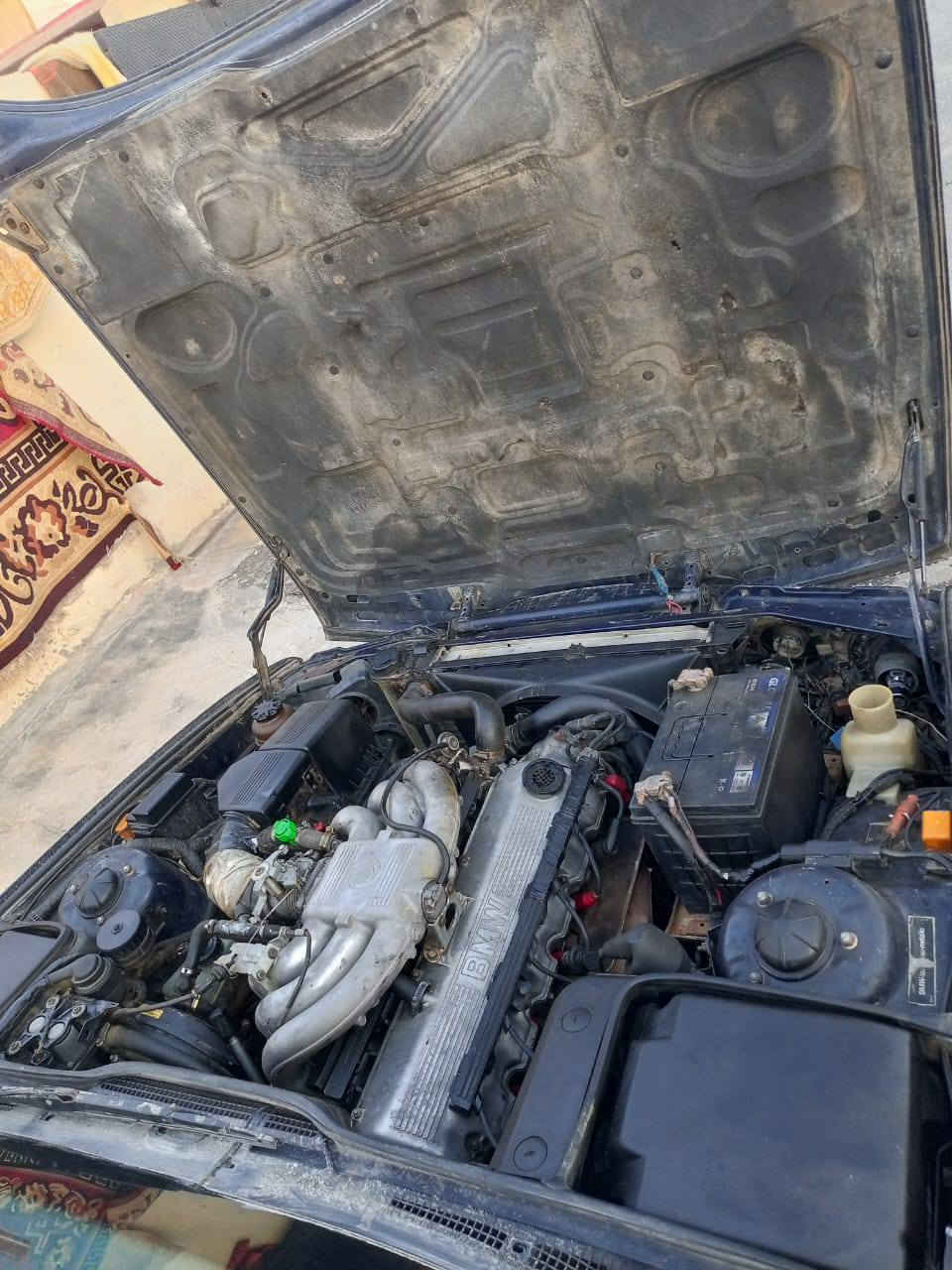 السلام عليكم موديل 1990 شرط محرك وتخم تاير وصدر جديد تبريد ثلج تشغيل مواصفات اوتوماتيك محرك مفتوح الحجم 525 بيها فول تشغيل عن بعد جام وتنته ويا اللي تقفل يصعدن السعر 40 مال واحد متوازي مكان السياره صلاح الدين تكريت رقم الهاتف *********** رقم الثاني ***********
