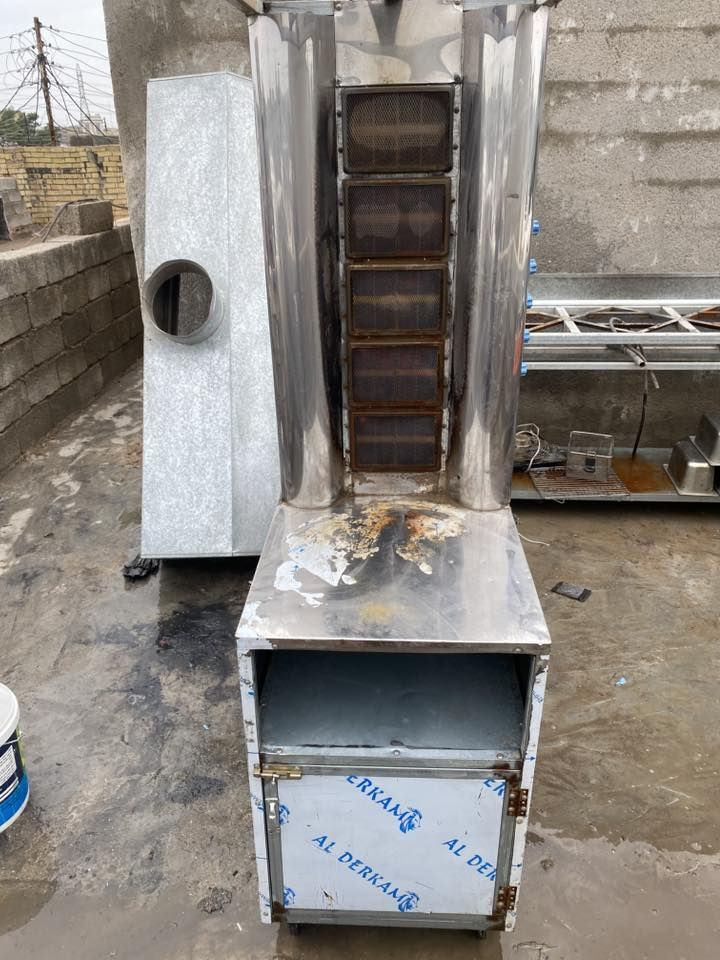 سلام عليكم 
البيع غراض 
مطعم 
طباخ ثلاث عيون 
طباخ عدد ثنين وشوايه هيركر
شوايه كص 
كلهن شلع 
450 
بيهن مجال

رقم 
***********
دوره عرب جبور
