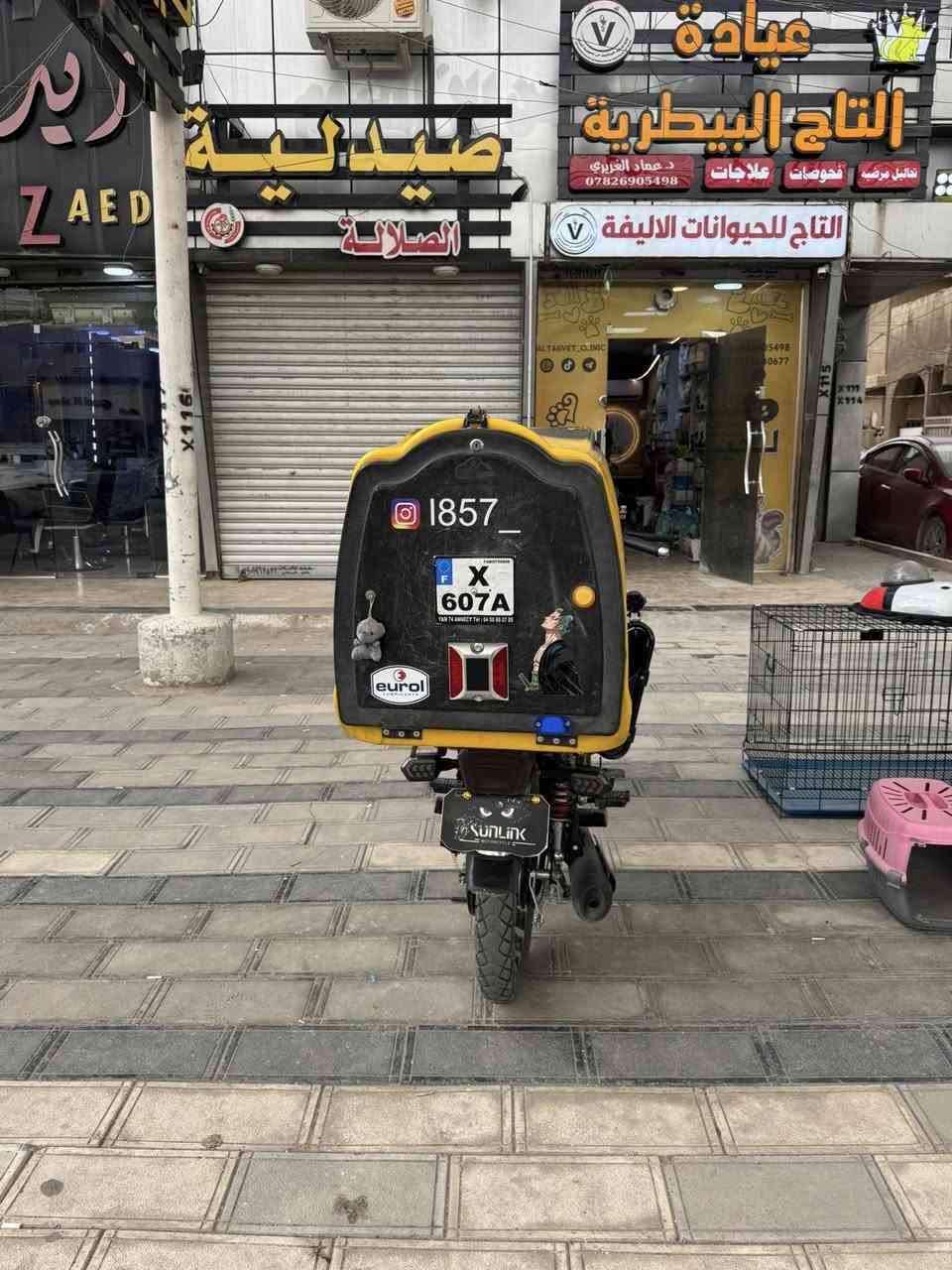 السلام وعليكم دراجه سولنك للبيع مكفوله كفاله عامه الدراجه زيرو موديل 2025 ماشيه 7000  محرك 200cc السعر 800  مكاني بغداد الشراي يتصل ***********
