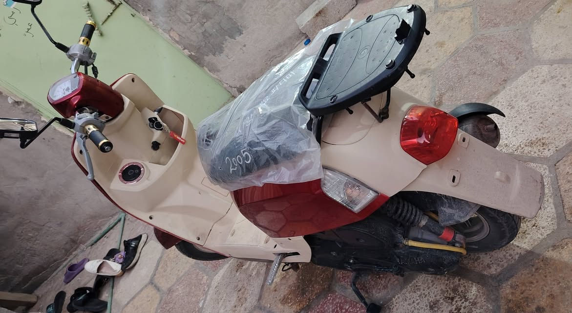 السلام عليكم من رخصت مدير الگروب
هاي الحلوه للبيع بوليس كابريتر موديل 2008 نظيفه بوشته 55 وسلف 55 وباتري اصلي 7 امبير شلعه ومعدل كلش حلوو ماناقصه برغي كلشي شغال لايت عالي ناصي زنون اشاير خلفيات لد قوي داخل اكريمي والكفر تجاري جدد كلش حلوات 
كيج بانزين وعداد شغال كلشي شغال عليه ويل رياضي نيكل 
سعرر 675 وبيه مجال مكاني كربلاء حي الحر قرب مجمع ليمونه 
رقم ***********
