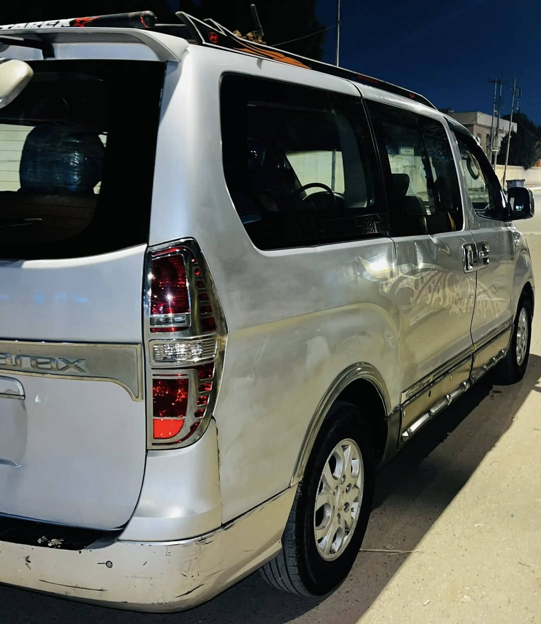 سلام عليكم ستاركس للبيع موديل 2009
ستاركس للبيع موديل 2009 مفتوح محور مسكر كير اوتماتيك 
رقم بصره الماني مشروع وطني سنويه لل 2028 تحويل مباشر
سياره جاهزه من كلشي حداده محرك تبريد دواخل جاهزه 
مكان السياره الناصريه مركز السعر 135 وبيها مجال 
***********
