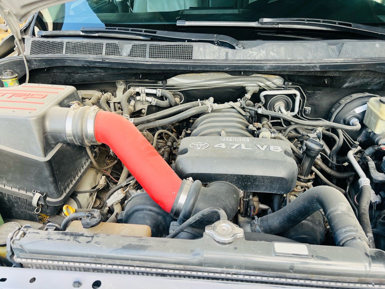 بسم الله الرحمن الرحيم 
تويوتا سيكويا 2009وارد امريكي حادثها كلش بسيط يم اللايت شويه من الجاملغ وشويه من البنيد فول مواصفات عدا الفتحه لوي بلادي موجوبلس مكينه كير حداديه تخم تاير تبريد تدفئه كهربائيات كله بشرط ماشيه@160رقم بغداد انكليزي باسمي فحص وهزه وسنويه كله جديد السياره نظيفه حيل ومامتعوبه
السعر160$عنواني كربلاء وللاستفسار اكثر
***********