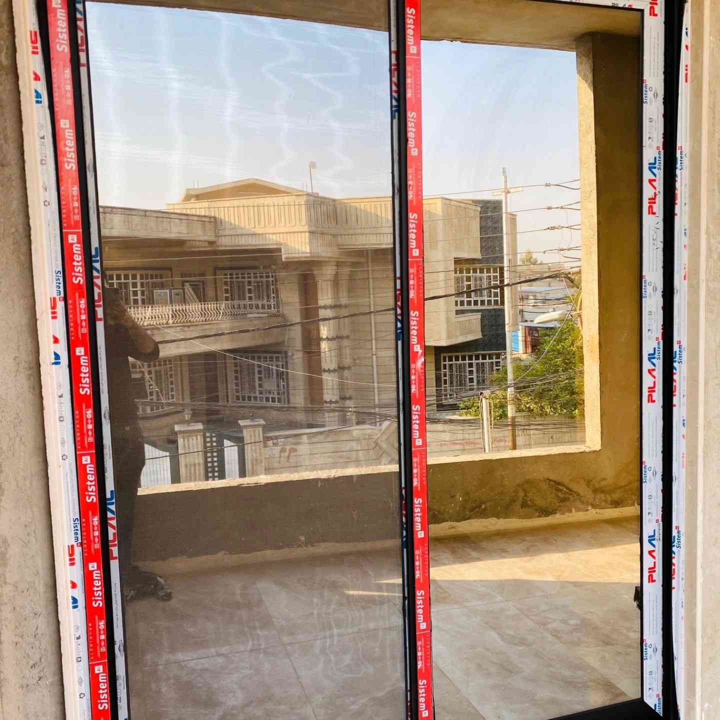 تم الإنجاز دار في حي الفيصلية
شبابيك المنيوم سلايت ٤ خط قنبورة اسود تركي
وشبابيك بلاستك ابيض تركي
معمل أرآم 
موصل صناعة الكرامة باب وشباك
***********
***********
