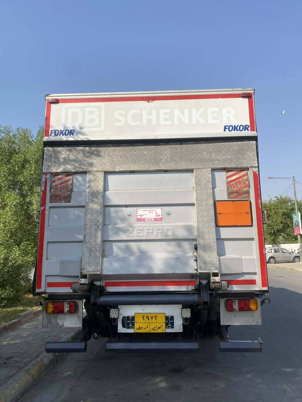 السلام عليكم ورحمه الله وبركاته عندي هذا البراد للبيع طول 6 وربع جهاز متصل أي  استفسار على الرقم *********** أبو مصطفى مكاني بغداد
