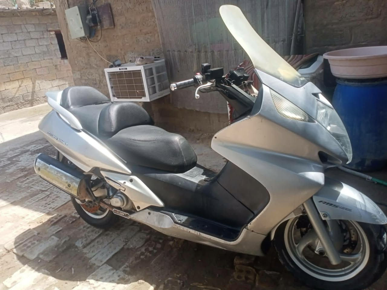 سلام عليكم سلفر ونج 600 للبيع مكان بغداد الدوره
اوراق كامله وارد امريكي عداد 200
 بيها ملاحضات بل كفرات 
السعر 1300 وبيها مجال
الرقم ***********
