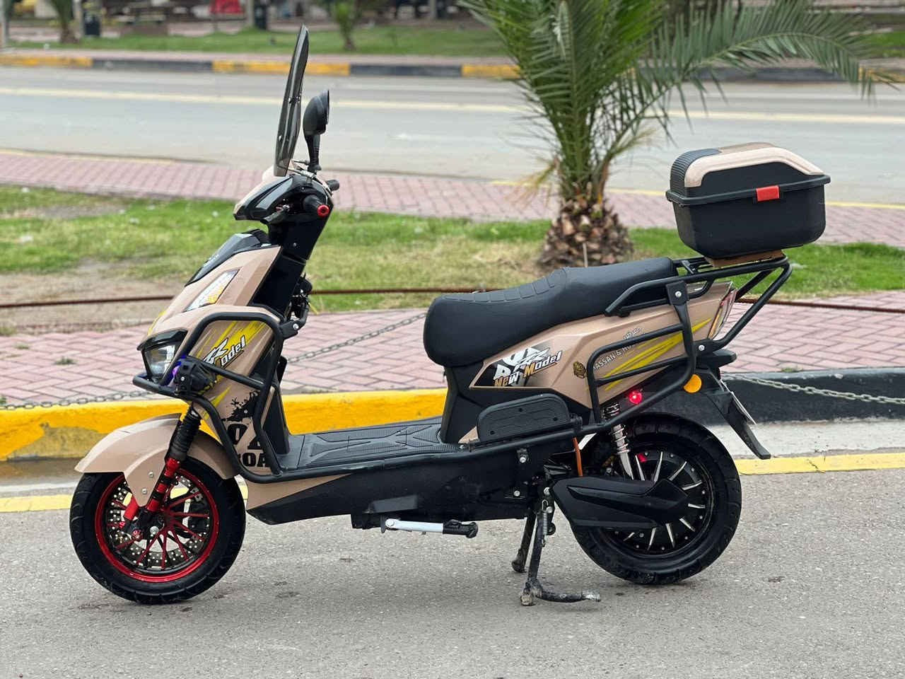 سلام عليكم شباب دراجه شحن البيع  سكنس شركته حسن ؤحسين GT استخدام 25 يوم فقط الله شاهد  كلها كامله مكمله كل نقص وعيب مابيها امانت الله  تجي مواصفات عالميه
دراجه وصلها مال المعرض موجود 

الموديل 2026 
النوع سكنس GT المدرع معروفه بمتانتها وقوتها  
البطاريات 6 كبيره مسطره 
التحويلات.1.2.3.4
السرعه 75 حقيقي  
تشغيل عن بعد 
جهاز انذار السرقه 
بصمات 2
سويجات 2
قفل ستيرن +قفل بصمه 
لونها كلش مميز 
كشن سياحي  VIb
نضام ABS
نضام USB
نضام R رجوع الخلف
مدرعه 360درجه 
جنطه خلفيه 
طارات جبلي 
بريكات دسكات دهن 
أطارت جوبلس 
لدات اماميه وخلفيه 
اسطابً لايت 
شاحنه ذات شحن سريع ويقاف ذاتي 
اشاير رباعيه 
 بقدراه ملف 3800
اي استفسار اتصال 

***********

مكاني بغداد
