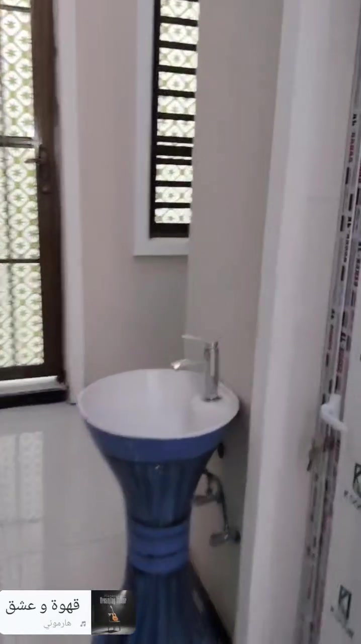 🏡 بيت ١٠٠متر بناء جديد بلاسكان صناعي كامل خدمات ماي كهرباء مجاري تعال وسكن منطقة سكنية حلوة 
السعر 💵 68 مليون 
الاستفسار والاتصال مرسلتنا على لارقام التالية :-
☎️***********
☎️***********
