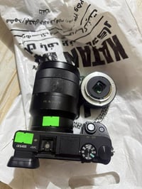 سوني 6400 للبيع سوني 6400 وياها عدسه 24-70 سوني سايز. وعسيه 16-55 الكت...
