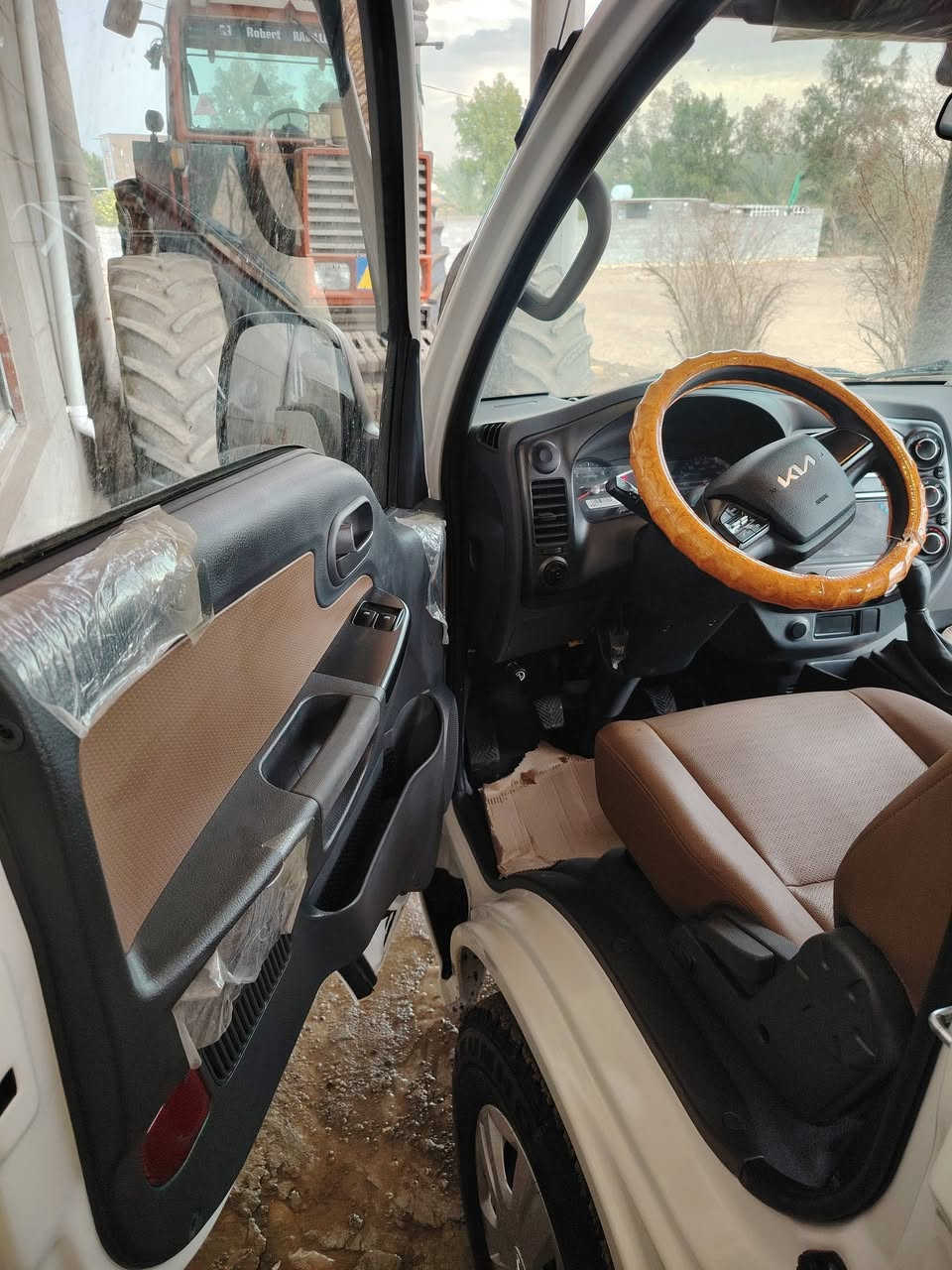 السلام عليكم كيا2700 موديل 2025ماشيه 100كيلو فقط وينهم عشاقة الزيرو سياره شرط لسه الكشنات بيهن ليلون السياره جكت ابره مابيه  رقم بابل وبسمي  السعر 200وبيه مجال للشراي ترهم مراوس وبيع مكاني بابل الحمزه الغربي
للئتصال ***********
