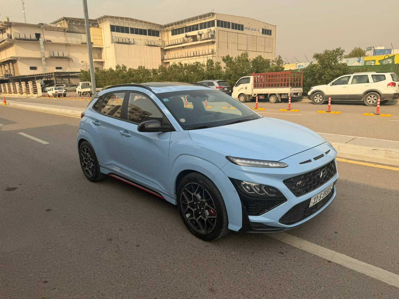 السلام عليكم للبيع فقط هونداي كونا 2022 رقم بغداد انكليزي تحويل مباشر محرك 1600 توربو طياره يعني ويل كب ان لاين أناره Led سلايت روف تحكمات شاحن الي كشن كهرباء وبعد كومه بيها مواصفات اخوان السياره فووووول للاخير ومعوروفه موصافات الN  سونار مرفوق بل منشور سعرها ١٣٧ وبي مجال بسيط مكاني بغداد وهذا ***********
