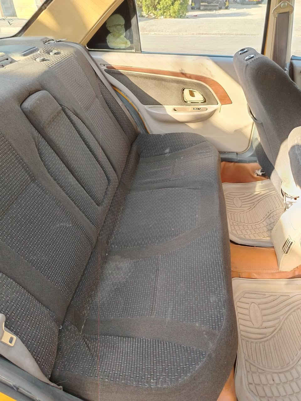 السلام عليكم بيجو بارص مديل 2018 مكينه وكير خير من الله حداديه جديده البدي شوف العين السيارة بيه معمله سنويه كامله بس ادفع هيه وغرامات على انا سعر 40 وبيه مجال رقم *********** مكاني بصره الأصمعي الجديد
