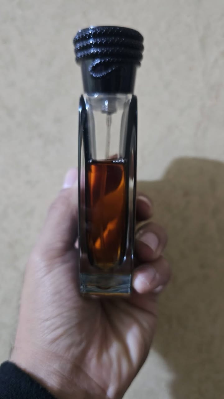متوفر عندي عطر هوس بلاك الاصلي 
ماخذة من رفعت القطبي 
مستعمل باقي بيه تقريبا 70 مل


**إذا كنت صاحب هذا الإعلان وتريد حذفه لأي سبب، رجاءا أرسل رسالة إلى الدعم الفني**