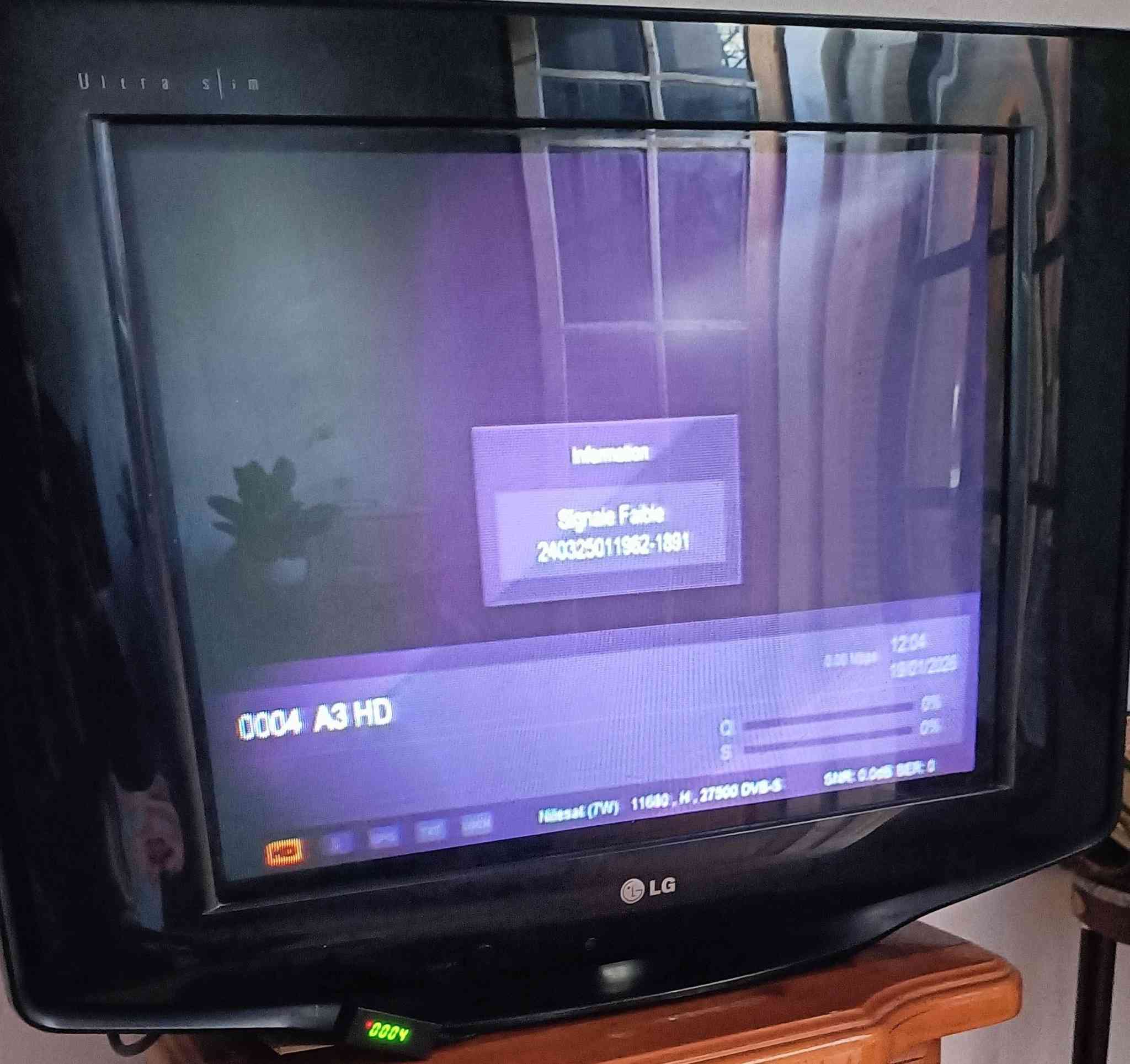 تلفاز LG للبيع نظيف,مستعمل في حالة ممتازة الصورة فيه واضحة صوت قوي وصافي
📌التوصيل متوفر مع world express 🚚


**إذا كنت صاحب هذا الإعلان وتريد حذفه لأي سبب، رجاءا أرسل رسالة إلى الدعم الفني**