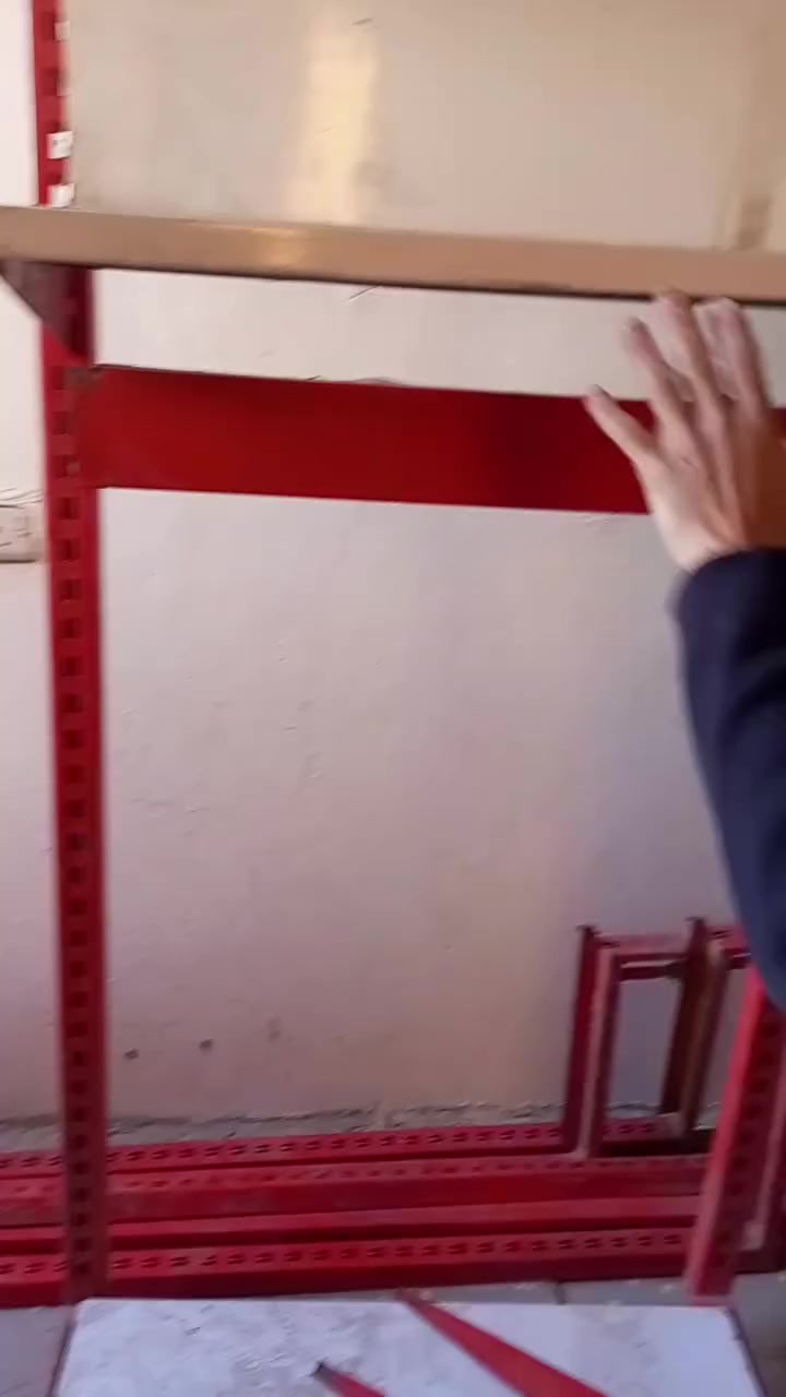 رفوف تركيب ثقيل عرض 1م عدد 7سعر المتر 55 ألف يركب واحد بالآخر تركب الرف حسب القياس المراد العنوان بغداد العبيدي للاتصال ***********
