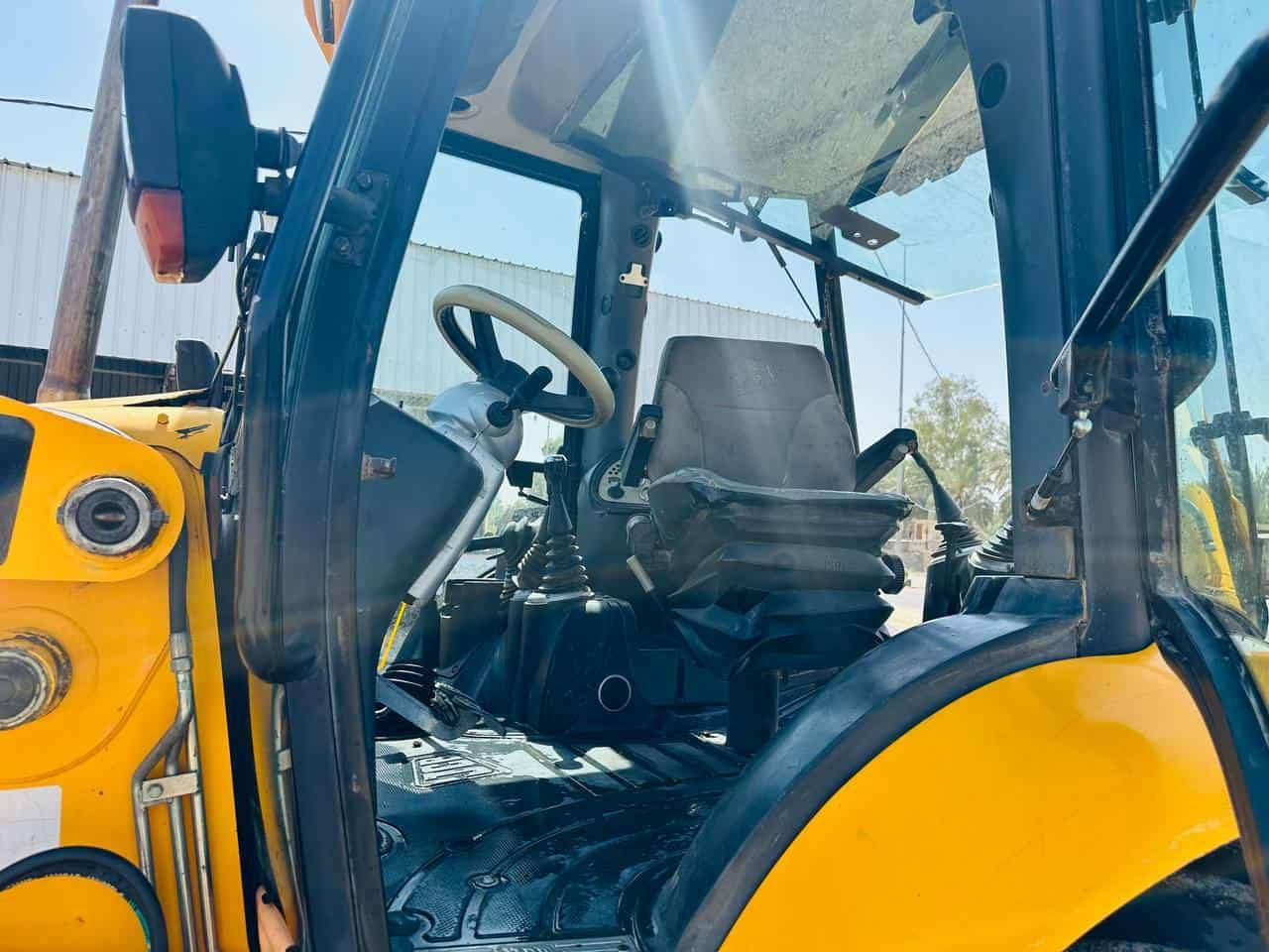 سلام عليكم جيسي مديل 2006 جاهزه رقم دهوك انكليزي باسمي السعر 340$وبيه مجال  المكان بابل ***********
