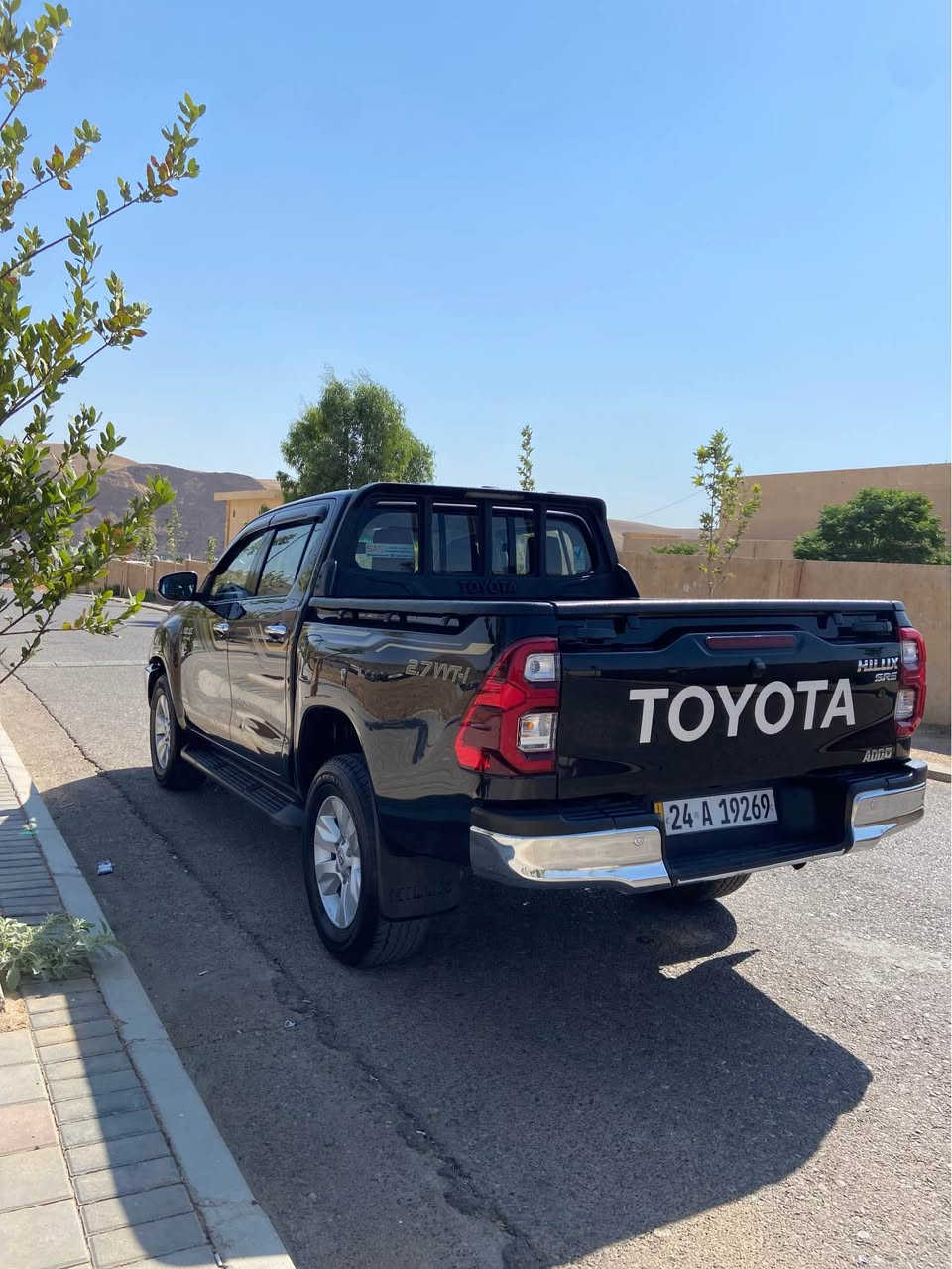 Hilux 2018 
سياره كه بي سبوغه ته نها ٢جي. ته عديله رسمي سونه رم دانا وه كامل كرايته ٢٠٢٥ كئر اتوماتيك ٤تايه ي نوي له بنه سه نه وي شتي تا 2031 نويه سياره كه 212000km رويشتوه سعريش 240مه جال
*********** أربيل, العراق
