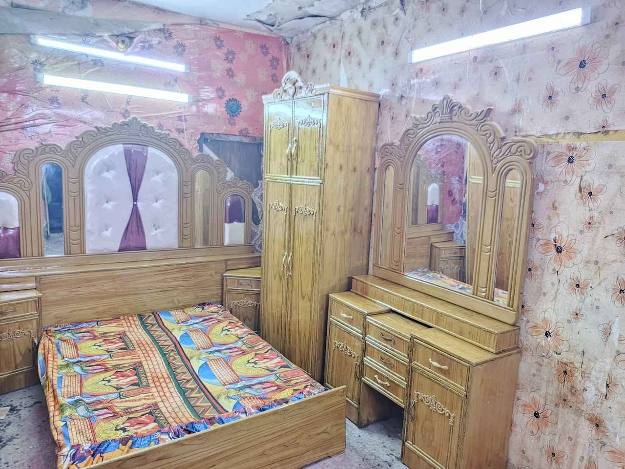 غرفه اخشاب خمس ابواب ملحق للبيع السعر 650صاج الزاويه كنتوريه موديل حديث العنوان بغداد وكو توصيل انتصال ***********متواجد وتساب
