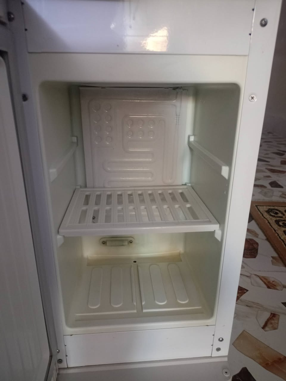 براد اخو الجديد حجم كبير نظافة100٪ كله بلادي شركة شغال حار.. بارد.. دافي..ثلاجة كله شغال كل نقص مابي اغراض الشركة بي براد تكمة كاتم الصوت السعر 75 وبي مجال بسيط الشراي يخابر ***********
