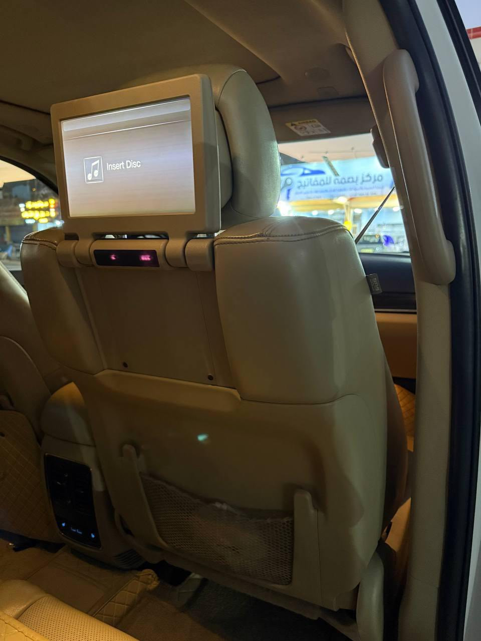 جيب موديل ١٩ لميتد بلاس خليجي 

كفاله سياره من صبغ ولبارد ولتبديل ماشيه ٨٢ كيلو
بانروما ٣ شاشات  تشغيل عن بعد كشنات حار بارد وجلد 
جنطه كهرباء وموصفات الجيب المعروفه رقم شمالي باسمي
مكانها النجف عارضها ب ٢٩٥ وبيها مجال 
***********
