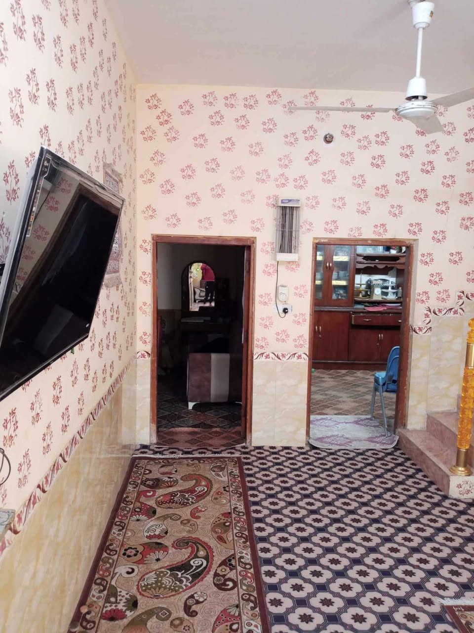 يالله
بيت زراعي للبيع المساحة 300متر  طابقين
بي 5غرف وستقبال وصالات 2 
صحيات داخل وخارج مناور  
صوب بني ركاب طريق المشايه بضبط  مقابيل طابو 
ع شارع 30سايدين  خلف محلات قيس الشويلي 
كل الخدمات متوفره  . البيت صاير فرع.  
الاتصال ع رقم ***********  واتساب 
صادق الحلاق،
