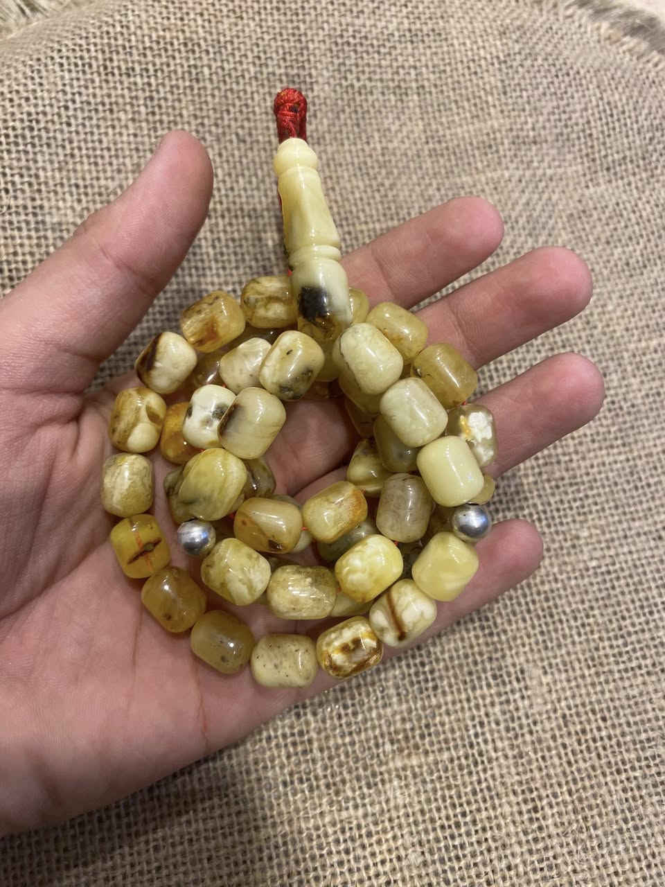 لعشاق الكهرب البرميلي 
كهرب بولوني حر طبيعي كصه برميلي شاهد ستندر ع الفحص مع فواصل فصه شوط وفواصل كهرب دبل فواصل تفاصيلها :

عدد الحبات:55
الوزن:50 غم
النوع: كهرب بولوني حر 

للستفسار الاتصال***********او تتفضل واتس اب او خاص *السعر مناسب
