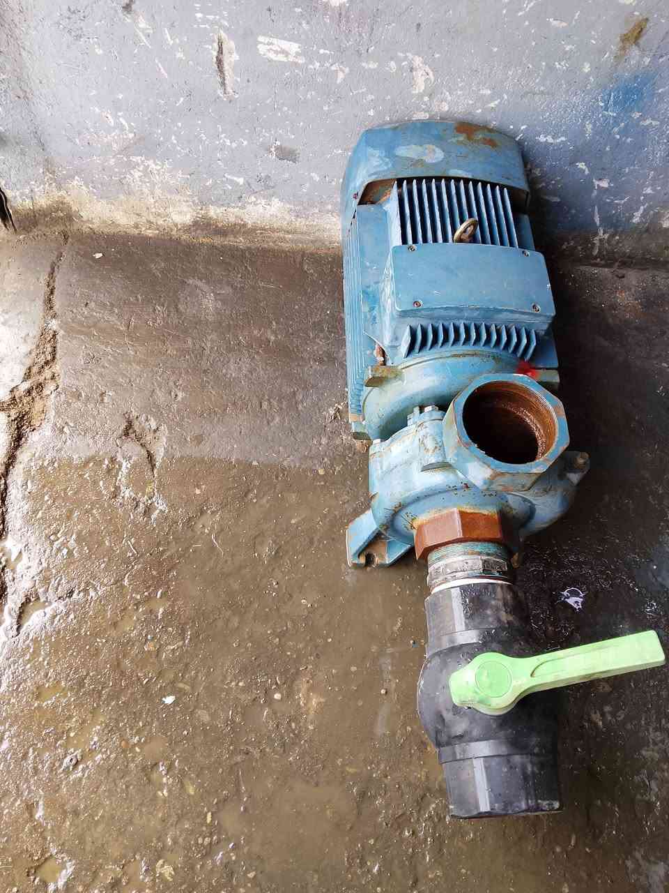 مضخه 25 حصان الدوره 3000 4×4 ملفوف جديده السعر 750 الف عنوان بالموصل على الاتصال ***********
