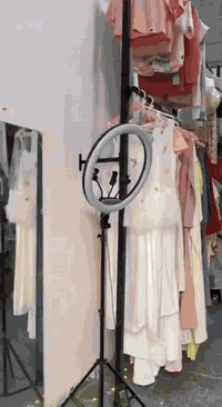 رفووف خشب عدد 2 : 150 الف
ستاند حديد ١٢ عامود وملحقاته :200الف 
تعلاكات 85 وردي و20 مال بنطرون: 80الف
ميز خشب  : 30 الف 
الاستفسار اكثر على الواتساب 
***********
