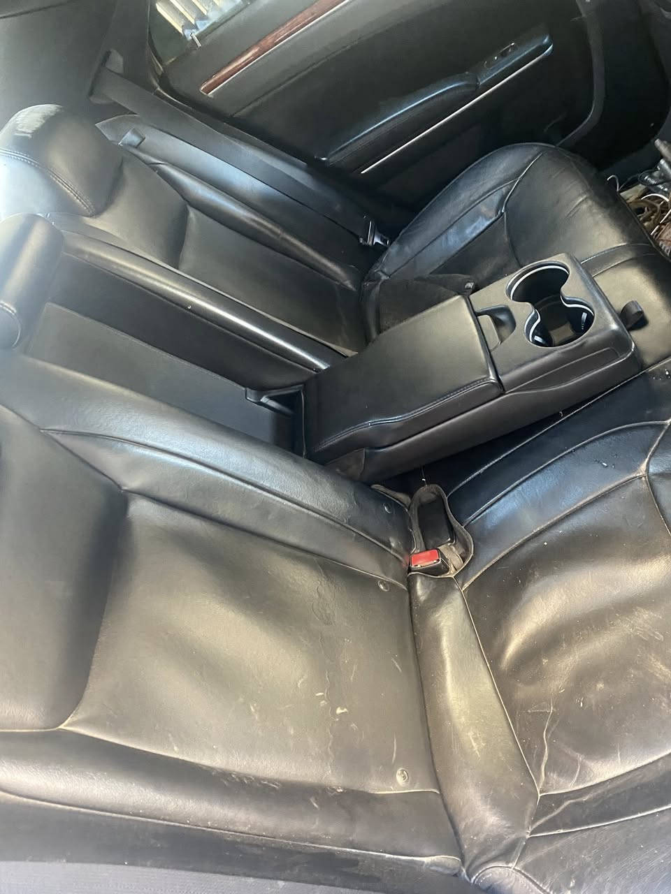 سلام عليكم كشنات اوباما جارجر  جلد تدفءة كهرباء 
الاماميات يرادلهن تصليح شويه للجلد 
والخلفيات جدد نضاف كلش 
بسعر مناسب 
*********** خابرني وتدلل
