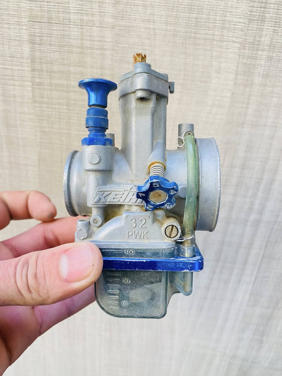 سلام عليكم ابيع شلعه وحده مابيع قطعه وقطعه اعتذر طيني سعر حلو وبلعافيه
هاوزن سكنس  وتطواله مال دبل قبق هندر تزويد بلادي مو عمل هنا بلعراق مال ماكس ويده عمبار وكابريتير قفاز32 وصالنصه ماكس ***********
