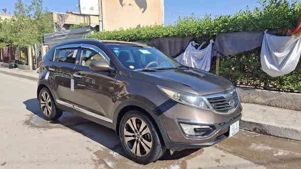 السلام عليكم اخوان عندي سياره سبورتج الموديل 2012  خليجي سياره مكفوله من حادث فور ويل فول مواصفات عدا البصمه بيها جاملغ وبنيد صبغ اثر جراد فقط ولباقي مكفول بسمي رقم جديد رقم بغداد كامرا حساسات سياره جديده معنه الكلمه ماشيه ١٤١ العنوان بغداد السعر 131 وبيه مجال قليل الاستفسار ***********
