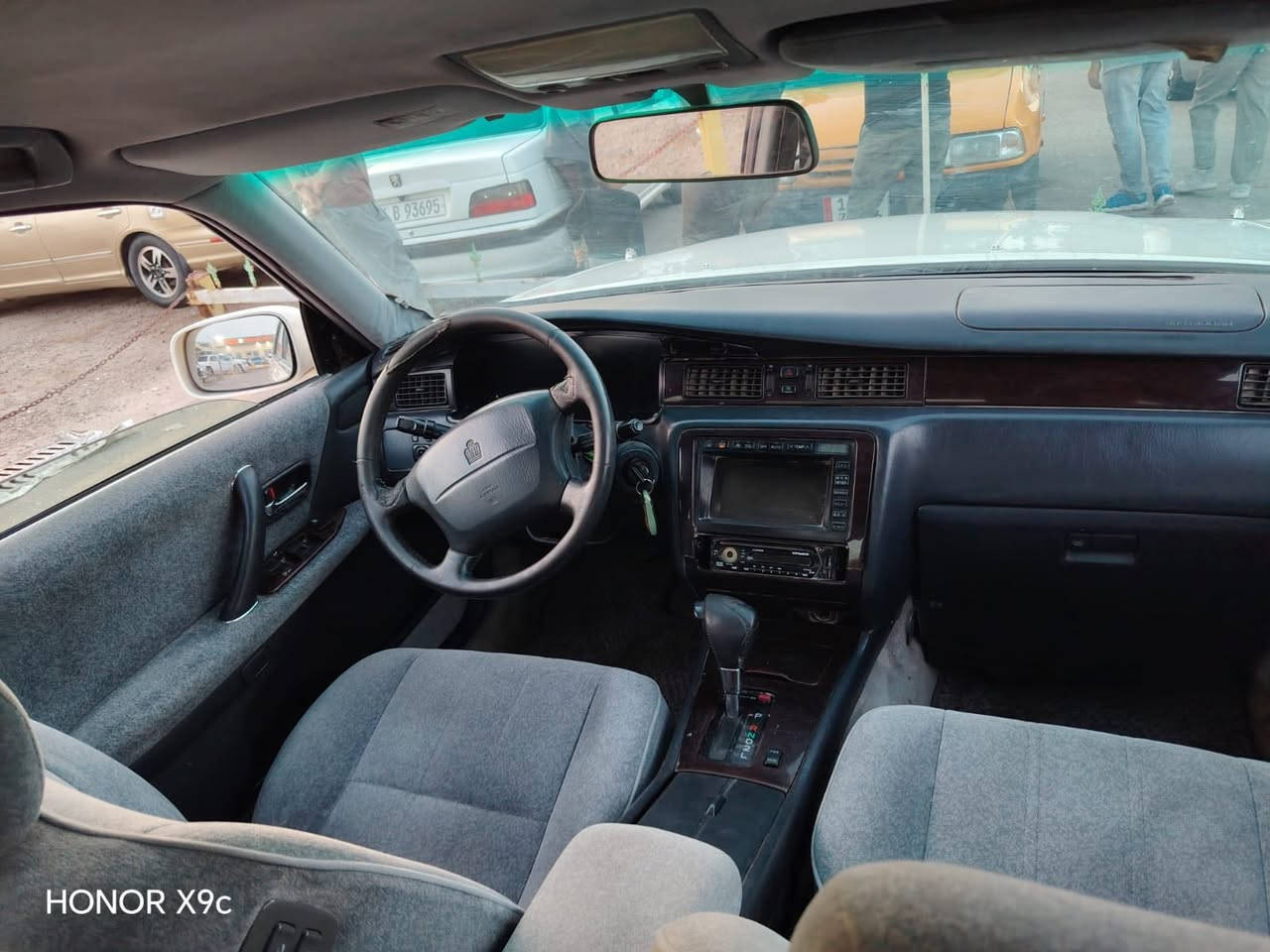 راس الثور بيها ضربه بالمدكر الخلفي مبدله باليابان مكينه 2500 فيفيتي فيشه وحده سياره حلوه عوزها ترتيب بسيط رقم بصره راعيها بالبصره يريد تحويل سنويه ساقطه 18  هاي تفاصيلهاسعرها  70 وبيها مجال  ابو 60 اعبر المنشور  مكاني حيانيه ***********
