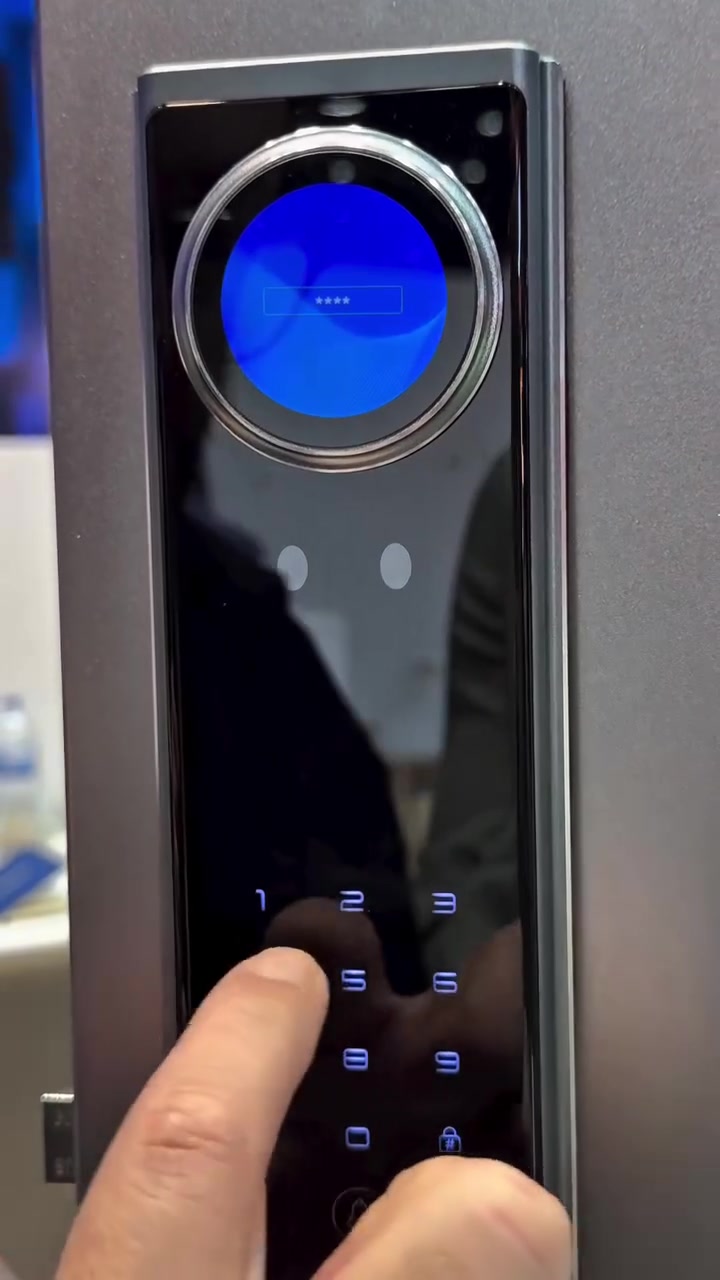 🤔 ليه تشتري G40 من Cordless؟

لأنك ببساطة هتمتلك أقوى وأذكى لوك ذكي يجمع بين الأمان، التكنولوجيا، والشياكة في تصميم واحد! 🔥

✅ فتح ببصمة الإصبع
✅ فتح ببصمة الوجه
✅ فتح ببصمة الكف
✅ فتح بالباسورد
✅ فتح بالكارت
✅ فتح من خلال الموبايل أبلكيشن 📱
✅مفتاح للطوارئ 
✅مدخل تايب سي  للطوارئ عشان لو البطاريه فصلت ومش معاك مفتاح 

ومن خلال الأبلكيشن تقدر:
🌍 تتحكم في اللوك بالكامل من أي مكان في العالم
🎥 تشوف وتتكلم مع اللي واقف على الباب مباشرة
🔑 تعمل باسورد مؤقت للضيوف أو العمال وتحدّد مدة صلاحيته

💪 مصنوع من خامات قوية جدًا ومقاومة للعوامل الجوية المختلفة
🛡️ هيكل متين يوفر أعلى درجات الأمان والحماية
✨ تصميم عصري وفخم يخطف الأنظار ويعتبر من أقوى وأشيك تصميمات اللوكات الذكية في الشرق الأوسط

🔋 بطارية قوية تدوم شحنتها حتى سنة كاملة

لو بتدور على الأمان، الراحة، والتكنولوجيا الحديثة في منتج واحد...
فـ G40 من Cordless هو الاختيار الصح. 👌

📩 ابعتلنا دلوقتي واعرف كل التفاصيل والعروض المتاحة.
01000098411


**إذا كنت صاحب هذا الإعلان وتريد حذفه لأي سبب، رجاءا أرسل رسالة إلى الدعم الفني**
