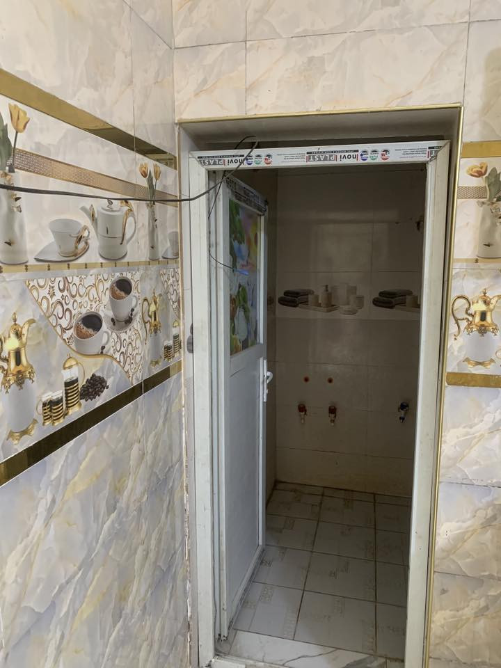 السلام عليكم بيت ١٠٠متر للبيع السكلات ١٥ بيت نظيف ومرتب حالين ماجر ***********
