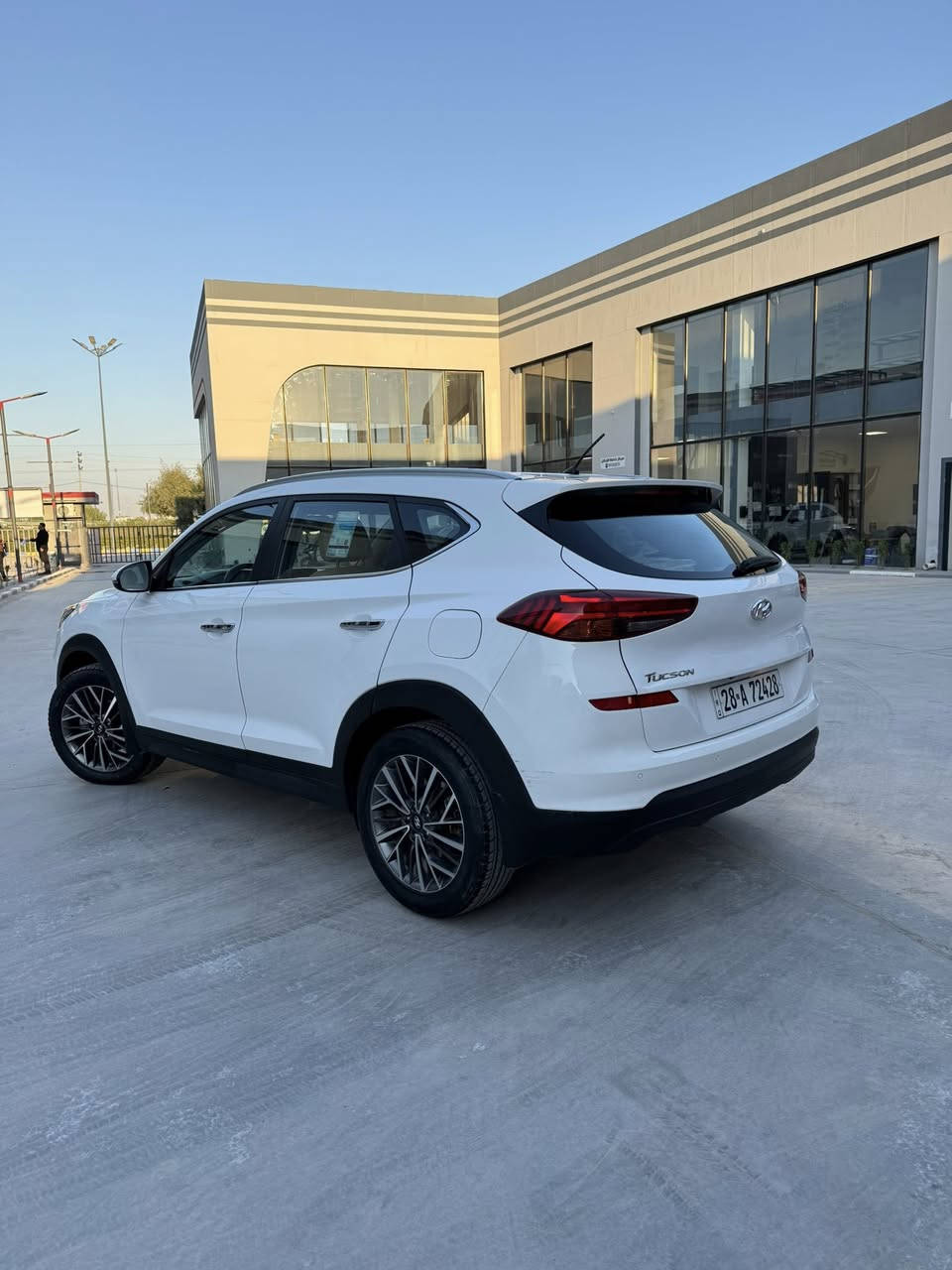 توسان موديل 2019 
خليجي فول عدا البانوراما 
لايت خمس عدسات زنون دوار 
بك لايت LED
LED نهاري 
دخول ذكي ( بصمة )
يدات الابواب نيكل 
3 وضعيات قيادة ( mode drive ) 
داخل جلد لونين 
دشبول صاج 
مري شفط
ترحيب ابواب ومري عند الاقتراب من السيارة
5 ويل 
تبريد قطعتين 
تبريد بالجكمجة 
الكشنات الاماميه كهرباء 
تحكم استيرن جهتين  
رقم دولي نجف لغاية 2029 بأسمي
السعر 195 ورقة

***********
السيارة بيها صبغ ربع بنيد فوك اللايت الايسر طخة سطحية بدون ايرباك وبدون دواخل والباقي مكفول
