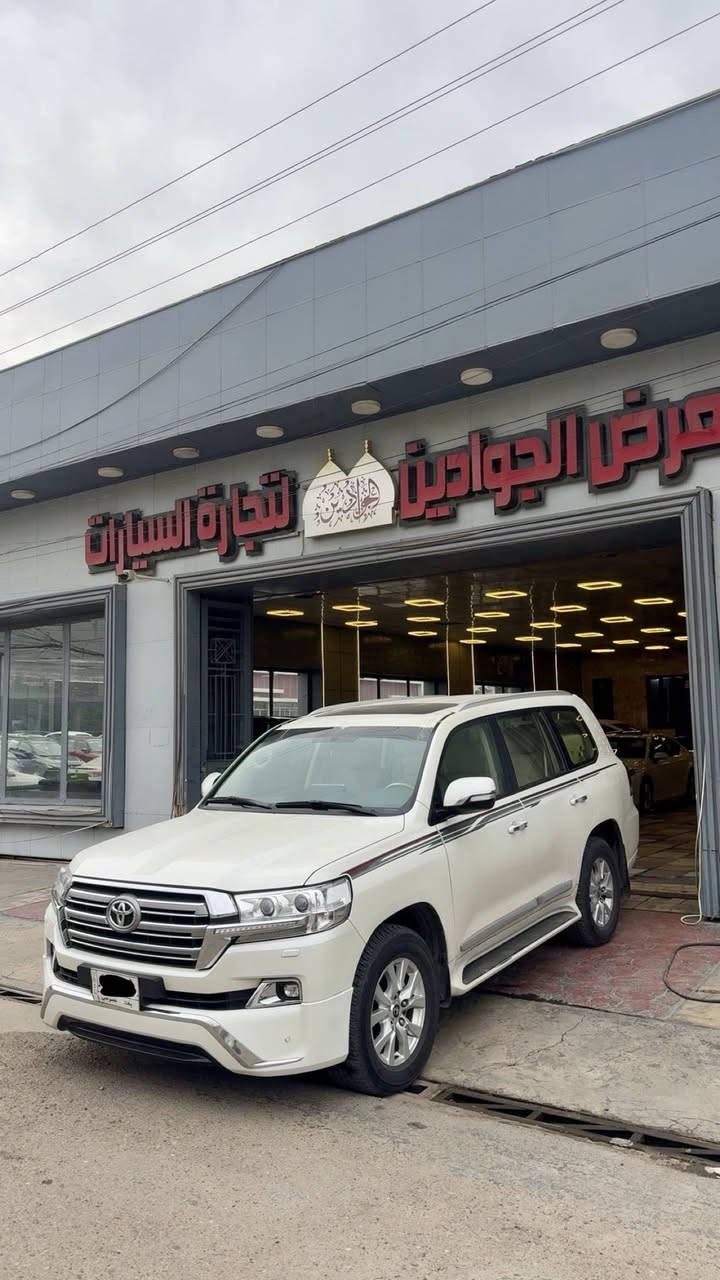 السلام عليكم 
السعر 445 ورقة سعر نهائي 🔥 
لاندكروز 2018 بريم 🔥
رقم بغداد بأسمي 
سيارة جديدة كلش  
مواصفات 
كراسي ثنين كهرباء 
مري كهرباء 
فتحة سقف
شاشة الكبيرة 
دبل ماوس 
شاشة بلتنتة 
طفاية 
وبقية مواصفات معروفة
مكان سيارة بغداد 
السيارة بيها بابين مبدلات بلادي شرط لباقي كفالة ♥️
للاستفسار:   ***********
