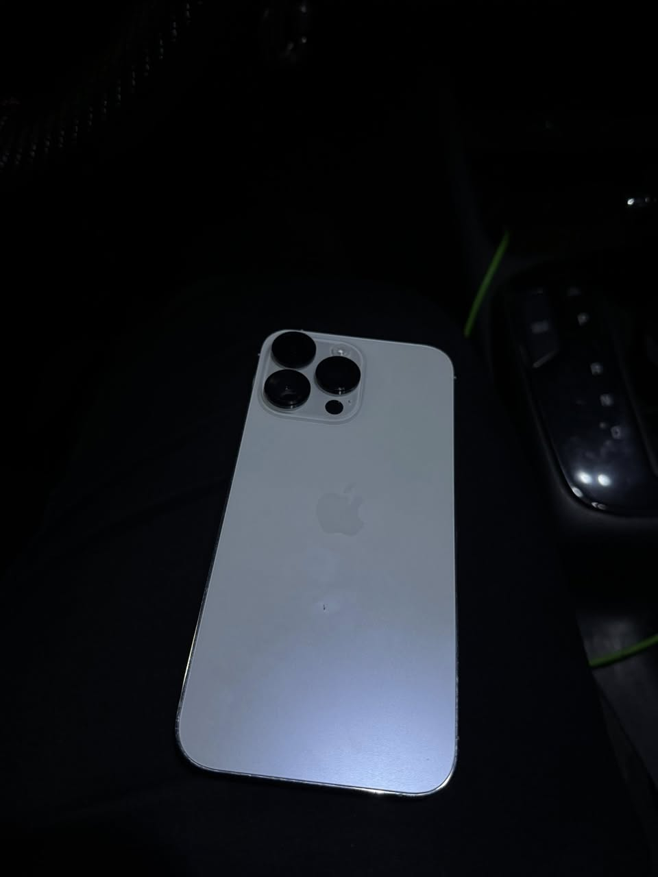 ايفون 14pro maxدبل سيم كارت ! 
ذاكرة : 256 
بطاريه : 92 
لون : ابيض 
نضيف كلش استعماال شخصي 
السعر : 850 الف او مراوس ب اقل وفرق
العنوان : السيديه 
***********
