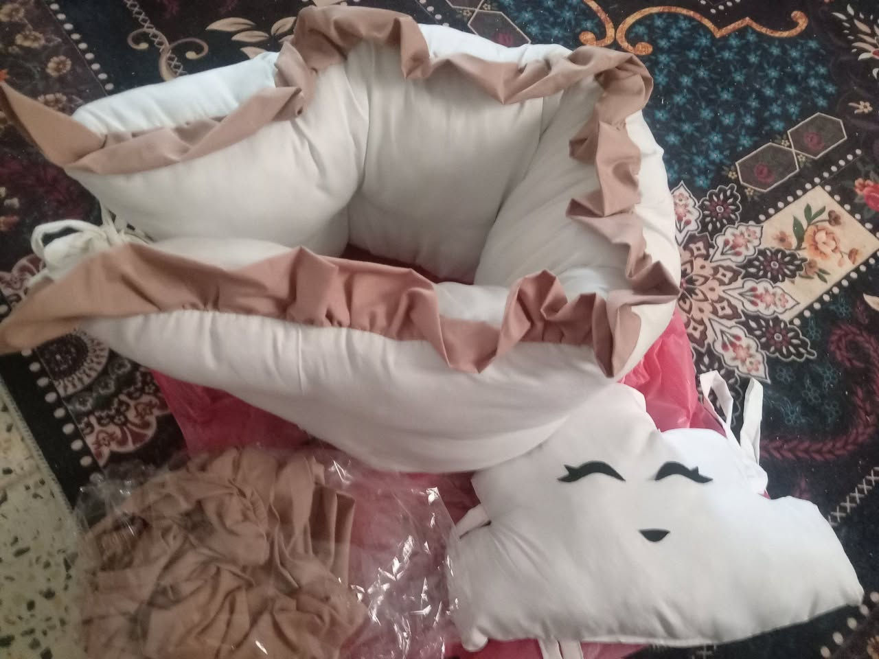 مصدات سرير طفل مع كوشه وجرجف ومخده جديد نفس الي بالصوره
موجود توصيل


**إذا كنت صاحب هذا الإعلان وتريد حذفه لأي سبب، رجاءا أرسل رسالة إلى الدعم الفني**