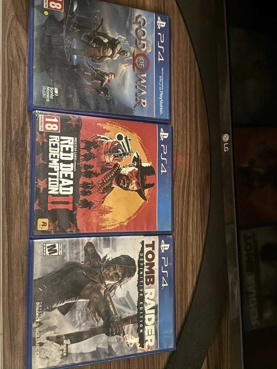 السلام عليكم بلي ستيشن فور سلم ذاكرة واحد تيرا بايت
نضيف جدا جدا مهكر وياه سيدي تهكير ممكن تنزل  كل الالعاب من الانترنيت مجاناً الملحقات في الصور ثلاث العاب وجويستك عدد اثنين أصليات وبداخل ذاكرة البلي هم اكو العاب 
اله الحرب اخر اصدار راكنوروك
فار كراي برايمل
PES 2021
انجارتيد جزئين
لاست او اس جزئين
جي تي اي  gta
السعر ٢٥٠ الف دينار
للتواصل ***********
