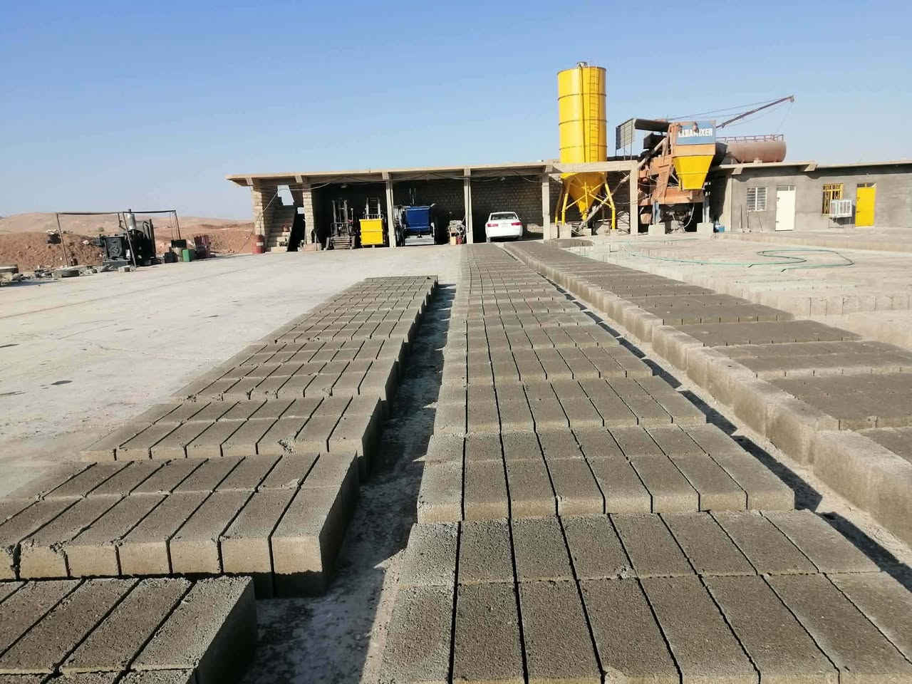 معمل بلوك للبيع
بيها خباطة + كرين + سايلو نوع البا كلها شغالة
كابسة + رافعتين مال هبط ومال بلوك
مولدة نوع سكانيا سعة الساحة ١٣ الف بلوك
عنوان المعمل تلعفر قرية العلو طريق الموصل 

لتفاصيل
***********
