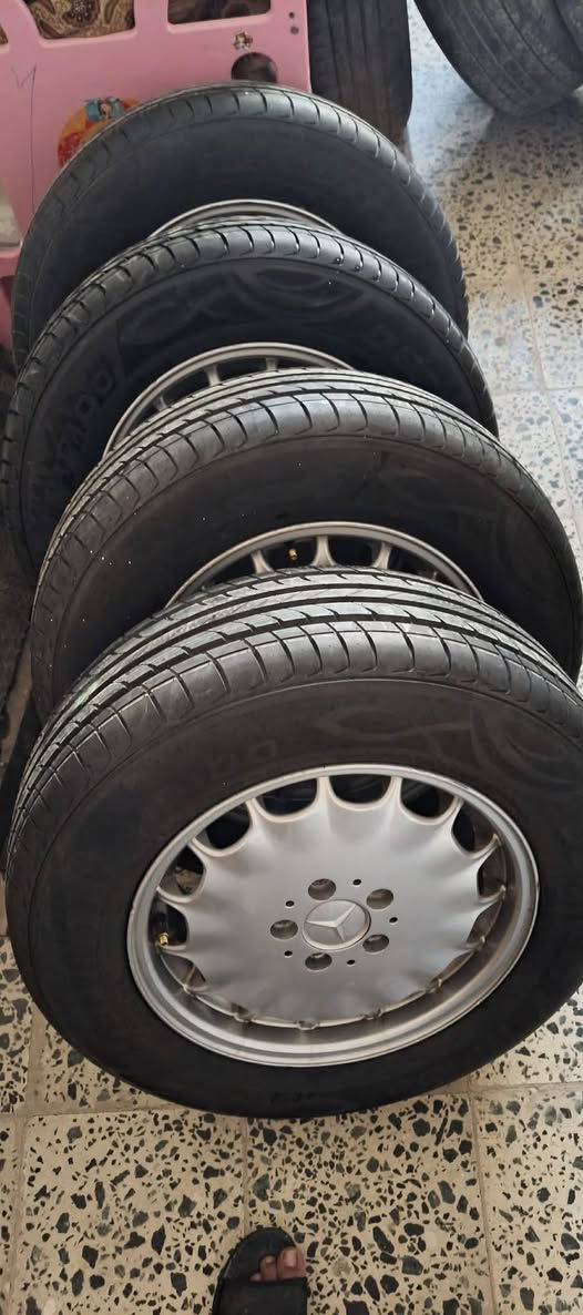 مكلف بالنشر
تحية طيبة 
من رخصة الادمن المحترم
للبيع تخم ويل مارسدس شبح سيفونه نظيف جدا عدد 5 مع السبير وبيه تخم تاير وارد جديد غير مستخدم 
***********

