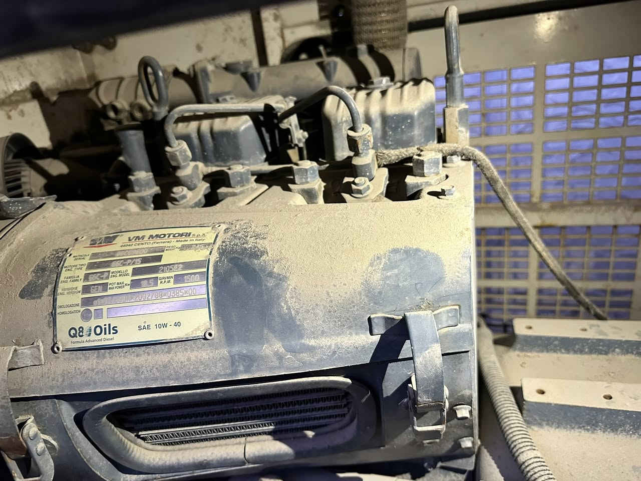 السلام عليكم مولده جوندير للبيع 14kv المولده شغاله مابيه تبخير المولده خير من الله ب15 عنواني بغداد رقمي ***********
