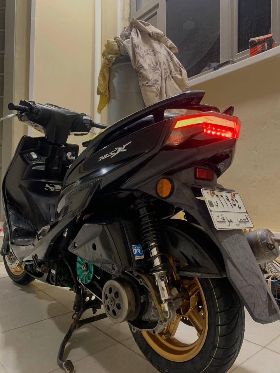 السلام عليكم سكنس شمعه ياباني قبغ نفخ2019سكليتر خطين دراجه بلاديه ومكينه خرسه مالها صوت كهربائيات كلها بلاديه وشغاله ميكانيك 100‎%‎فقط بيها ملاحضات بالكفر والسواد وترتيبات بسيطه دراجه كلها بلاد تخم كلچات رياضي جني بيها ماشيه43الف السعر1100واحد و100وبيها مجال للشراي المايتعبني مكاني شعب حي البساتين ***********
