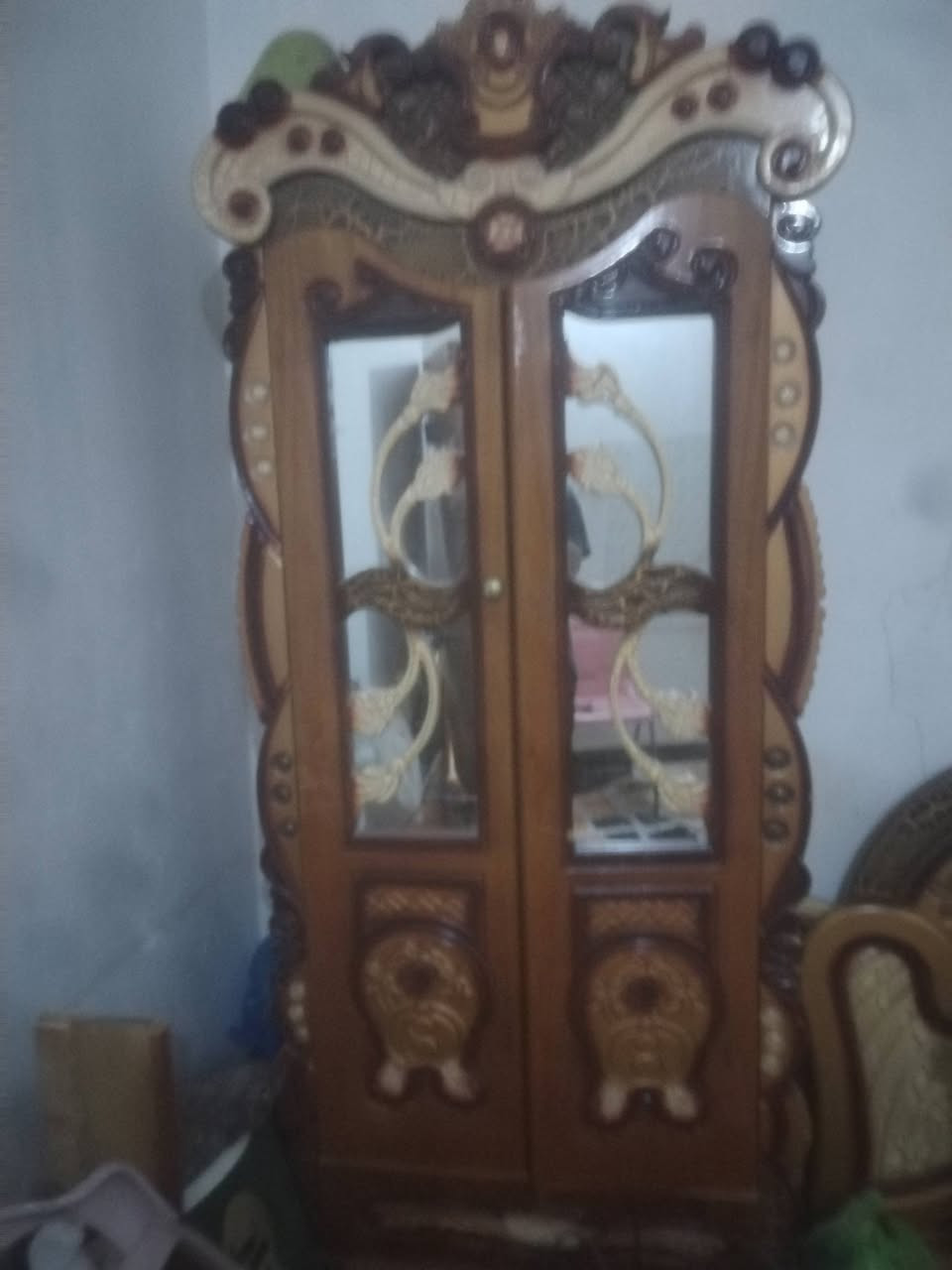 غرفة اخشاب بية ظرر قليل يعني جام يدات. جرباية مكسورة شراي يتصل بية ***********
