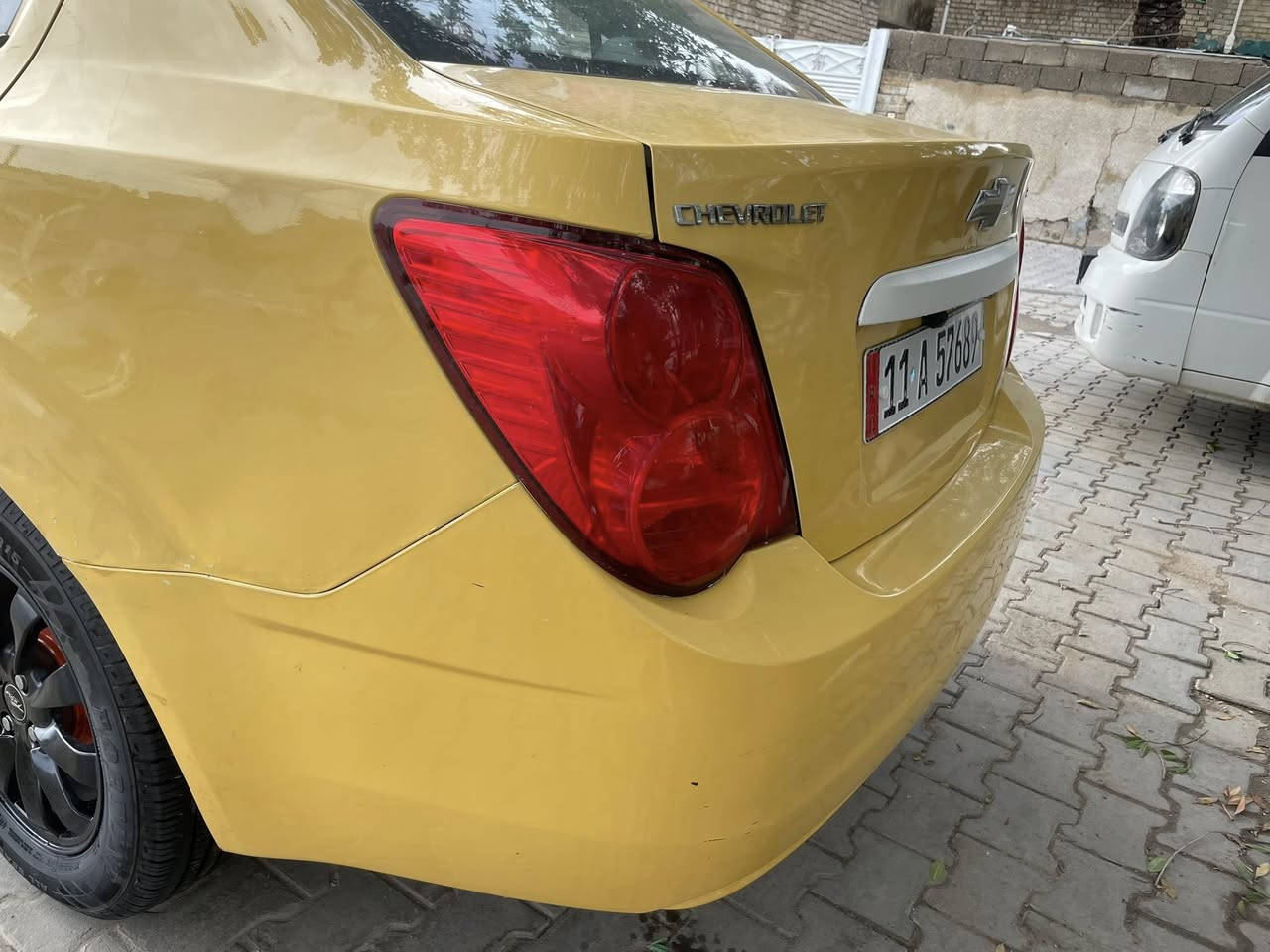 السلام عليكم للبيع فقط افيو سونك خليجي استلام الشركه العامه للسيارات كير اوتماتيك٦ نمر محرك ١٨٠٠  المرغوب رقم بغداد انكليزي الجديد مصفره هيئه وغرامات تخم تاير جديد صدر جديد خلفي امامي السياره بدون حادث خليجي جاهزه بفضل الله من كل شي السعر ٦٦ وبي مجال مكاني بغداد وهذا رقمي***********
